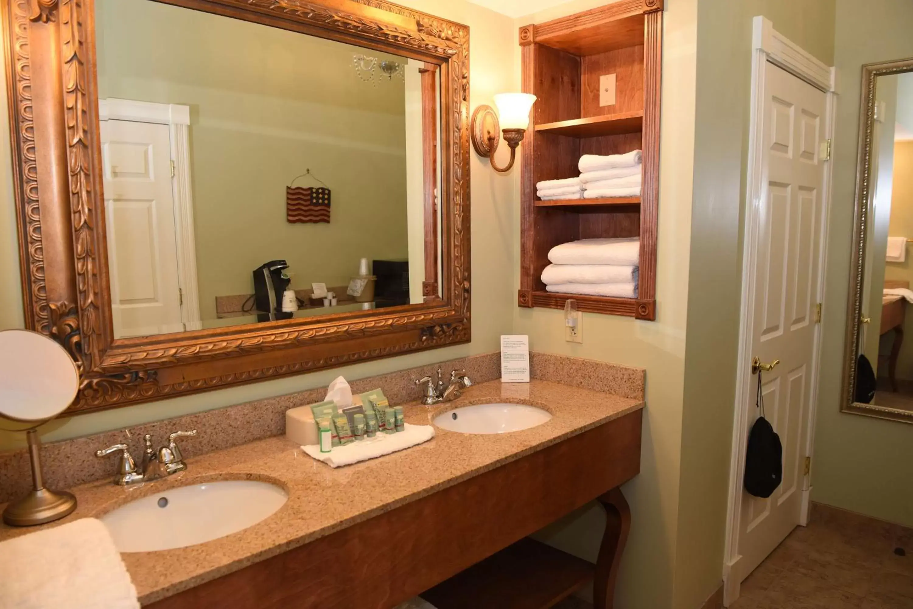 Bathroom in Best Western White House Inn