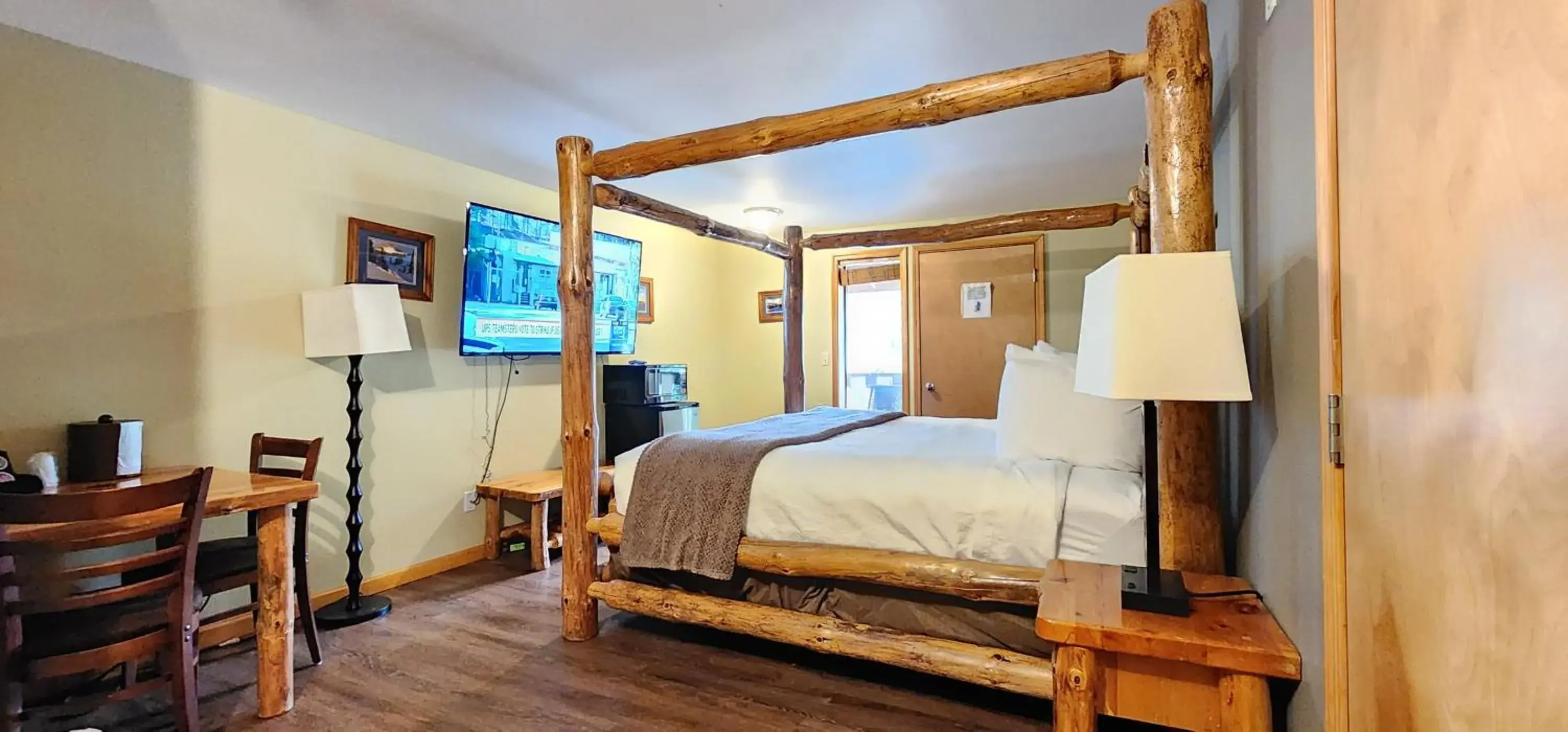 Bed in Nisqually Lodge