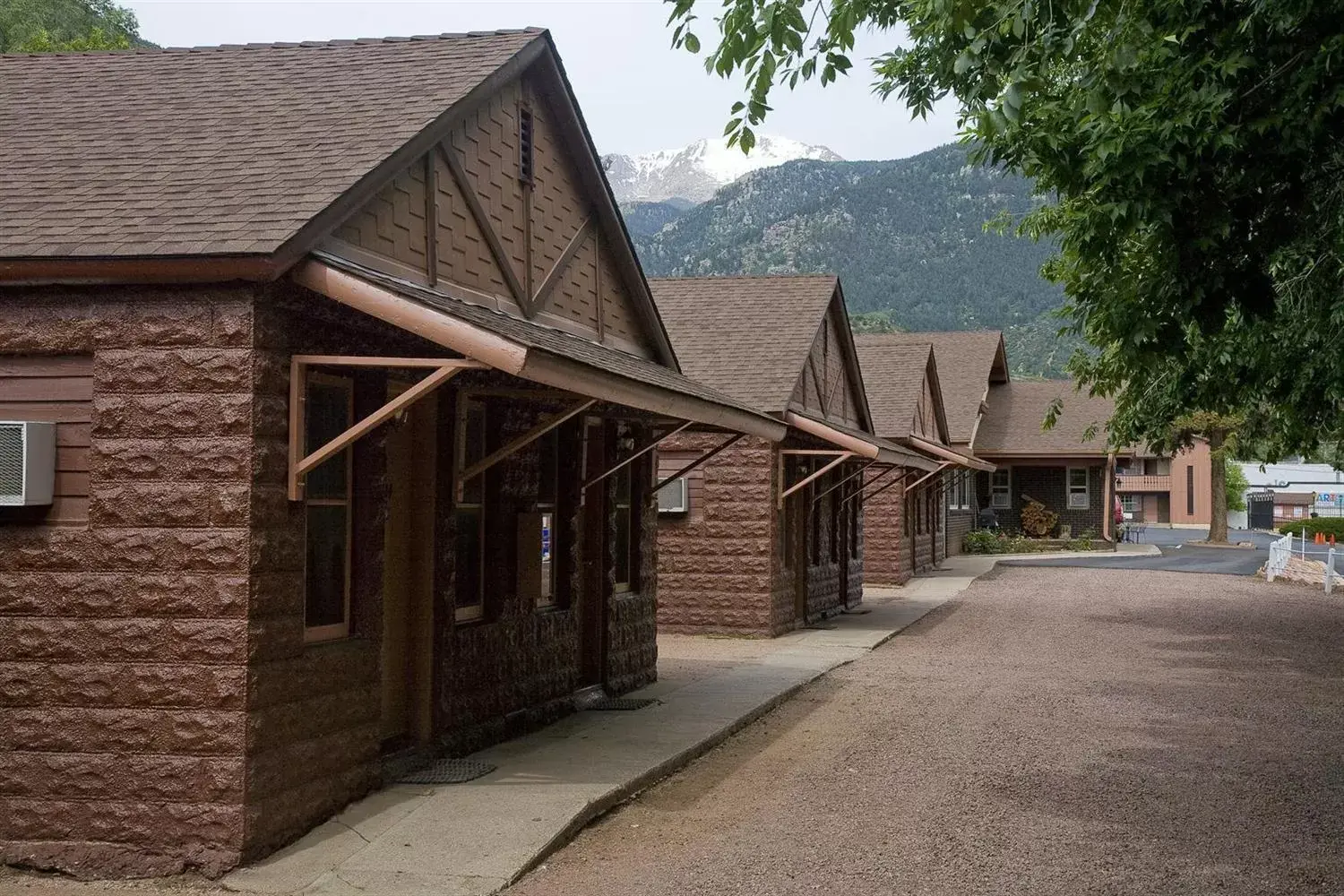 Facade/entrance, Property Building in Villa Motel at Manitou Springs