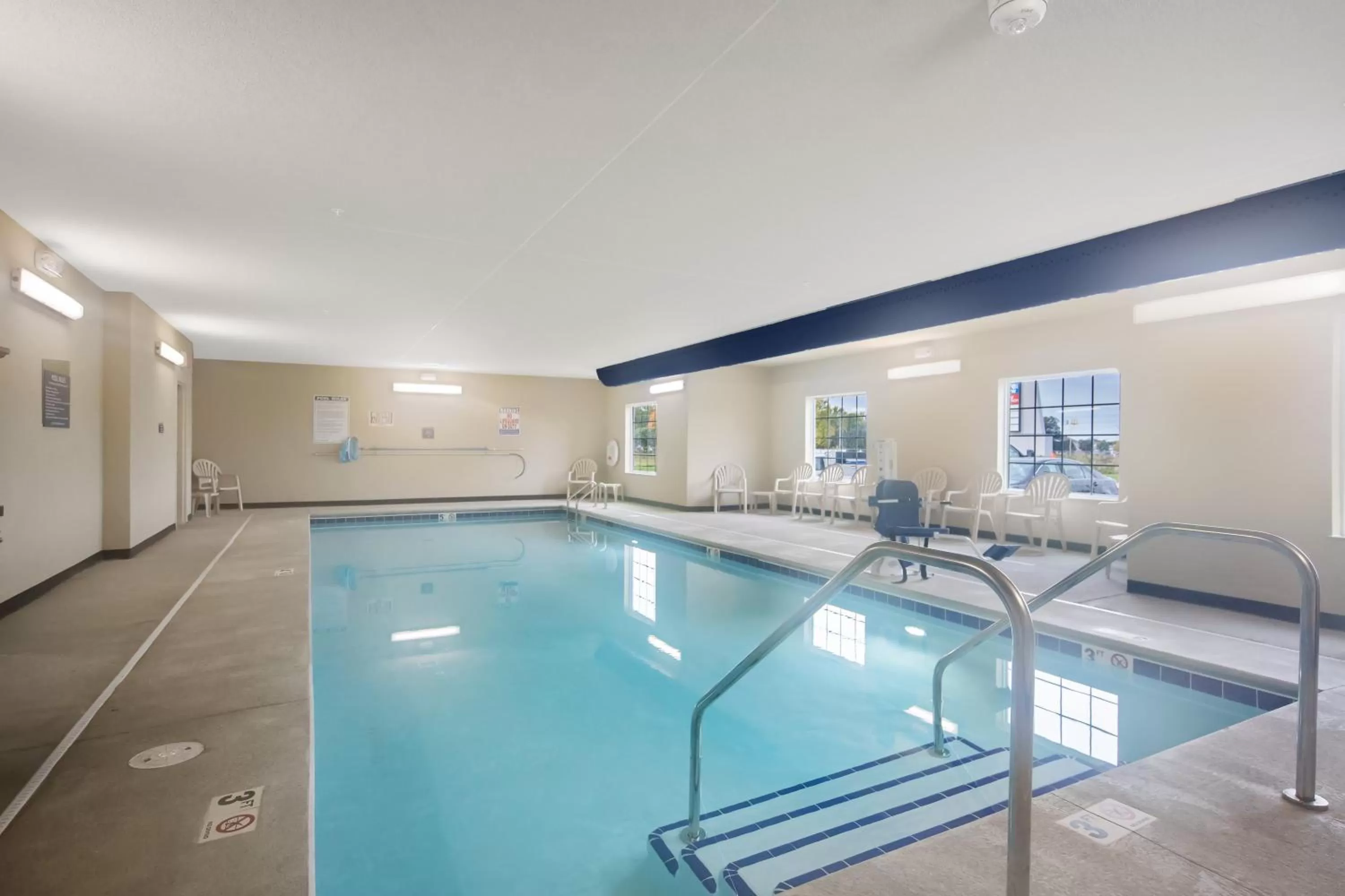 Pool view in Cobblestone Hotel & Suites - Austin