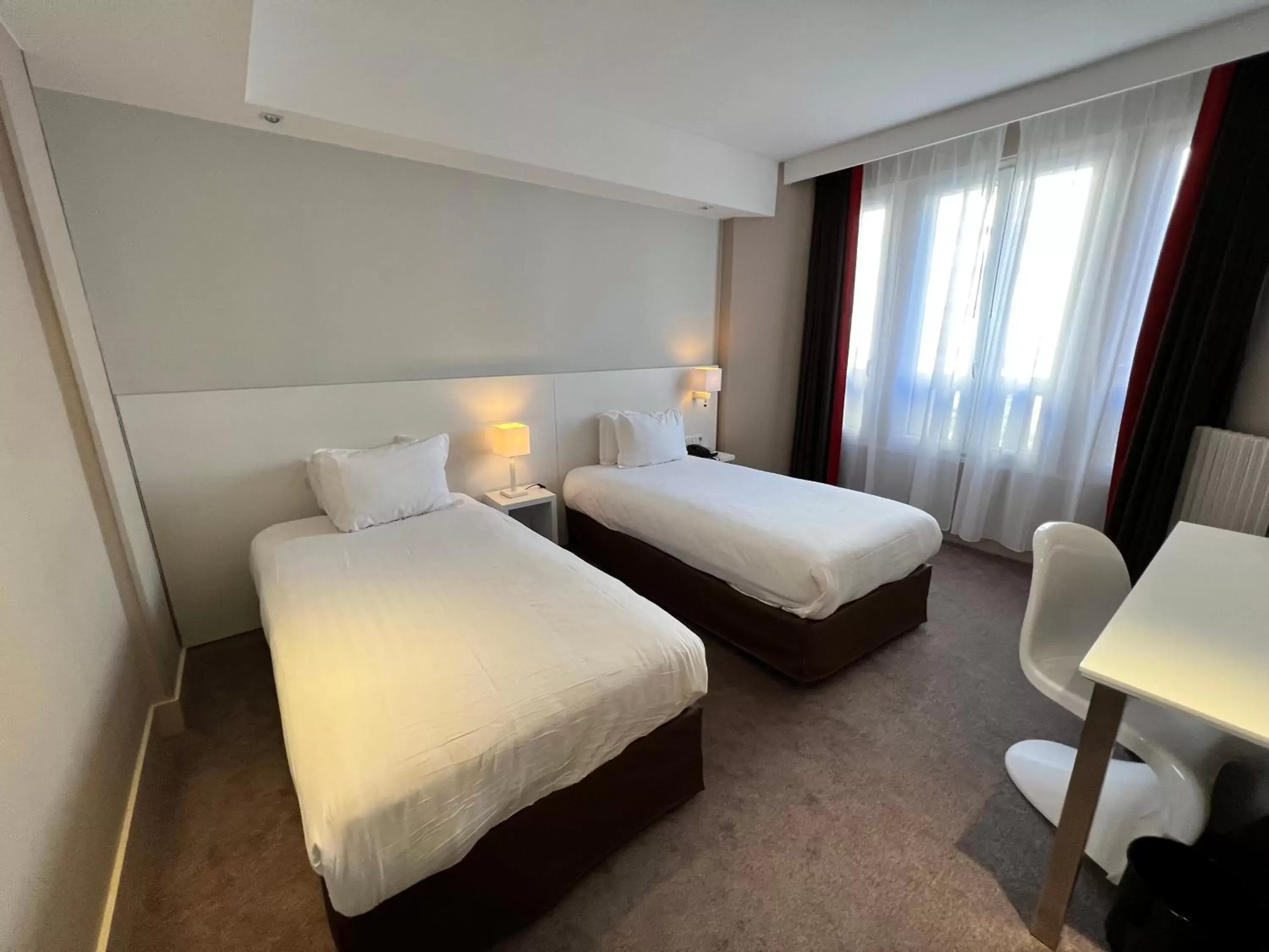 Bed in Holiday Inn Paris-Auteuil, an IHG Hotel