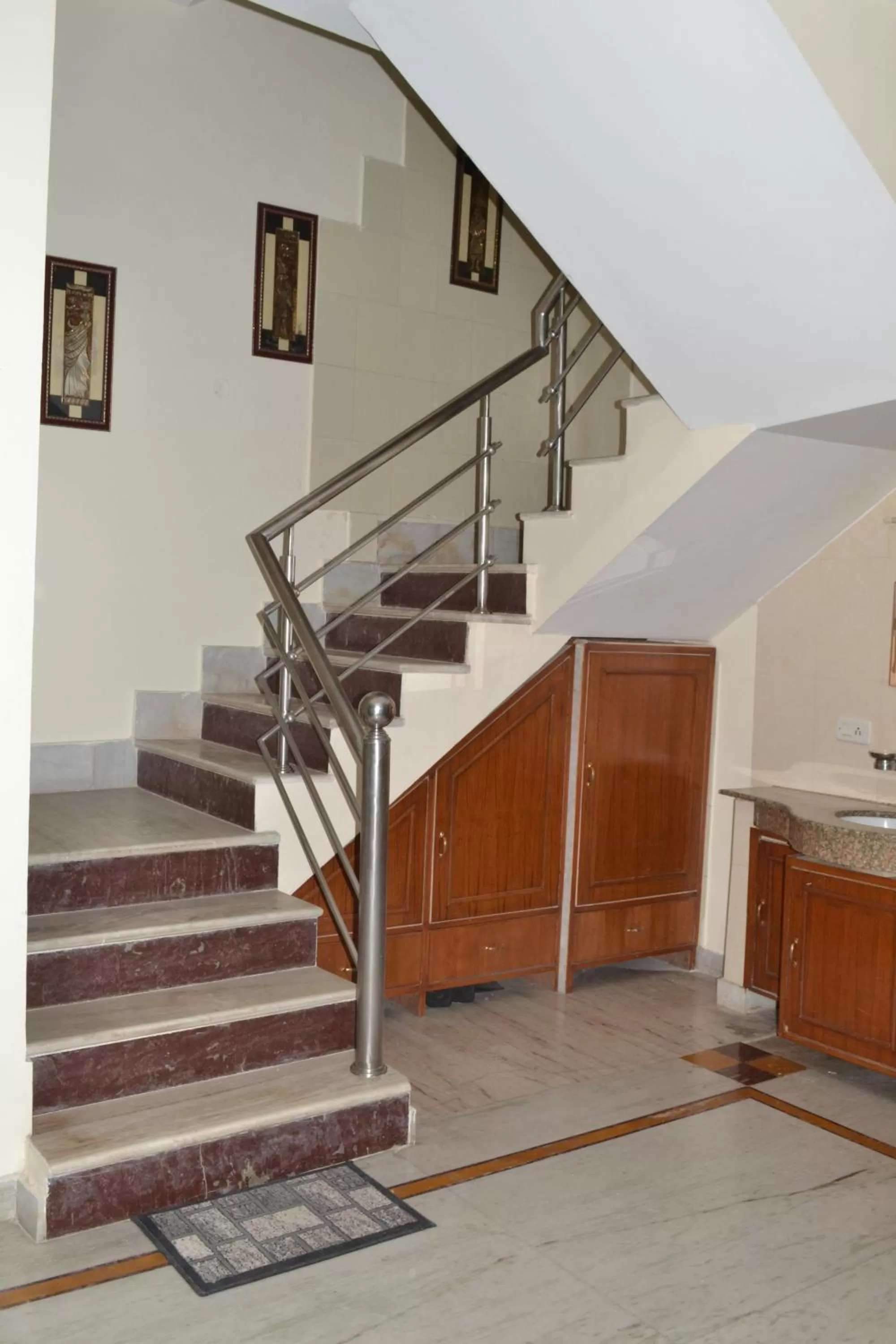 Area and facilities in Raj Cottage Ganga Vatika