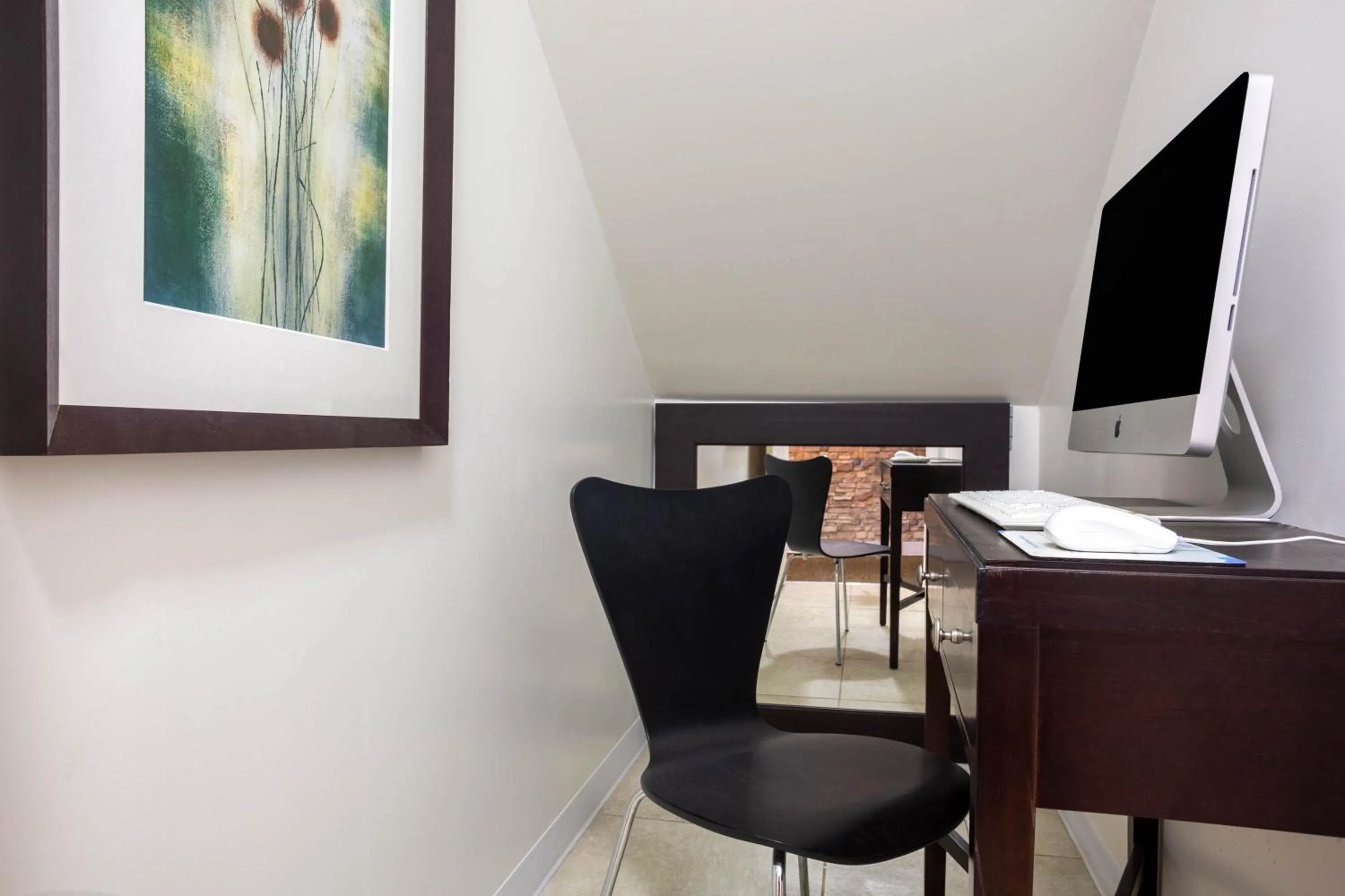 Communal lounge/ TV room in Super 8 by Wyndham El Dorado