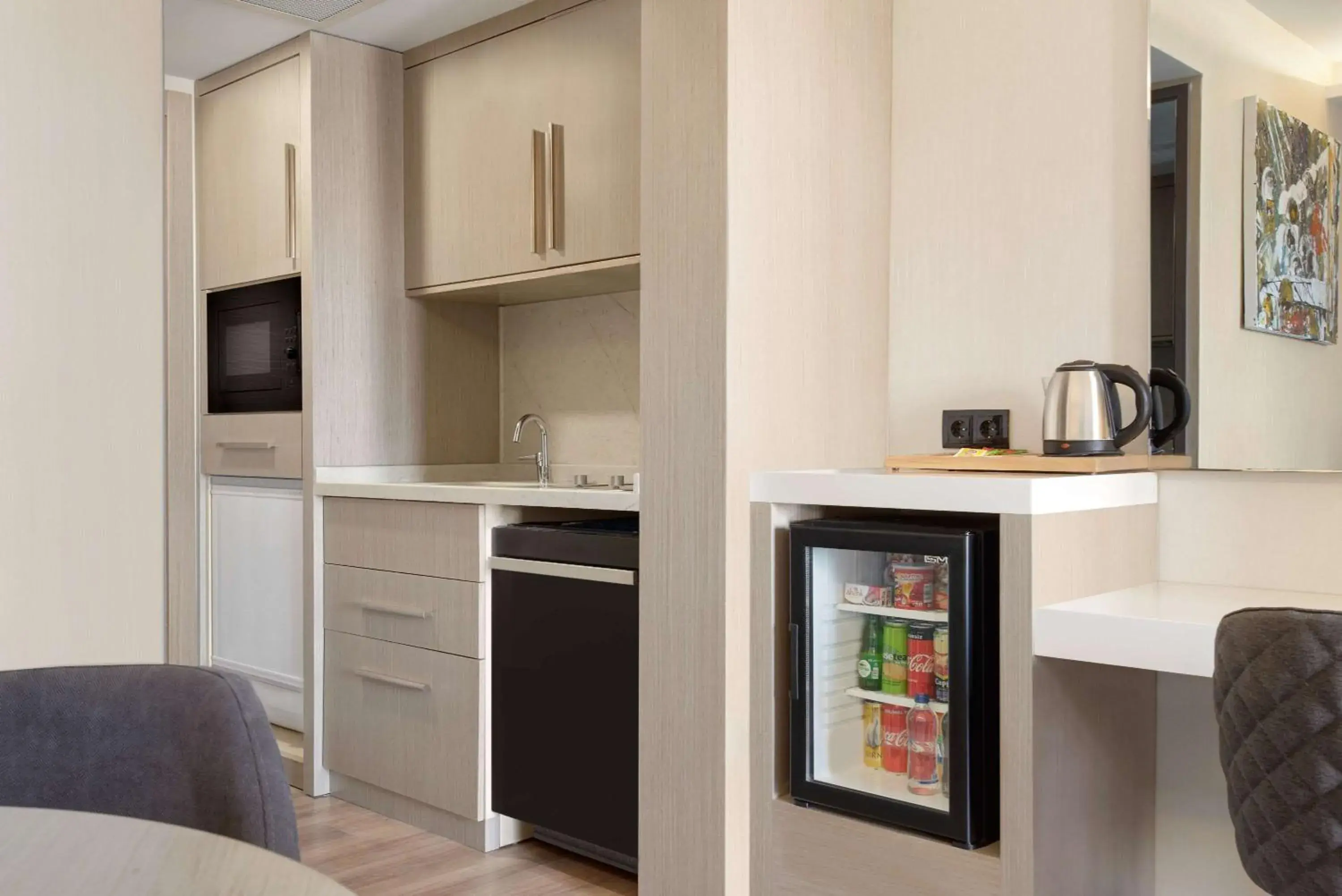 Photo of the whole room, Kitchen/Kitchenette in Ramada Residences by Wyndham Balikesir