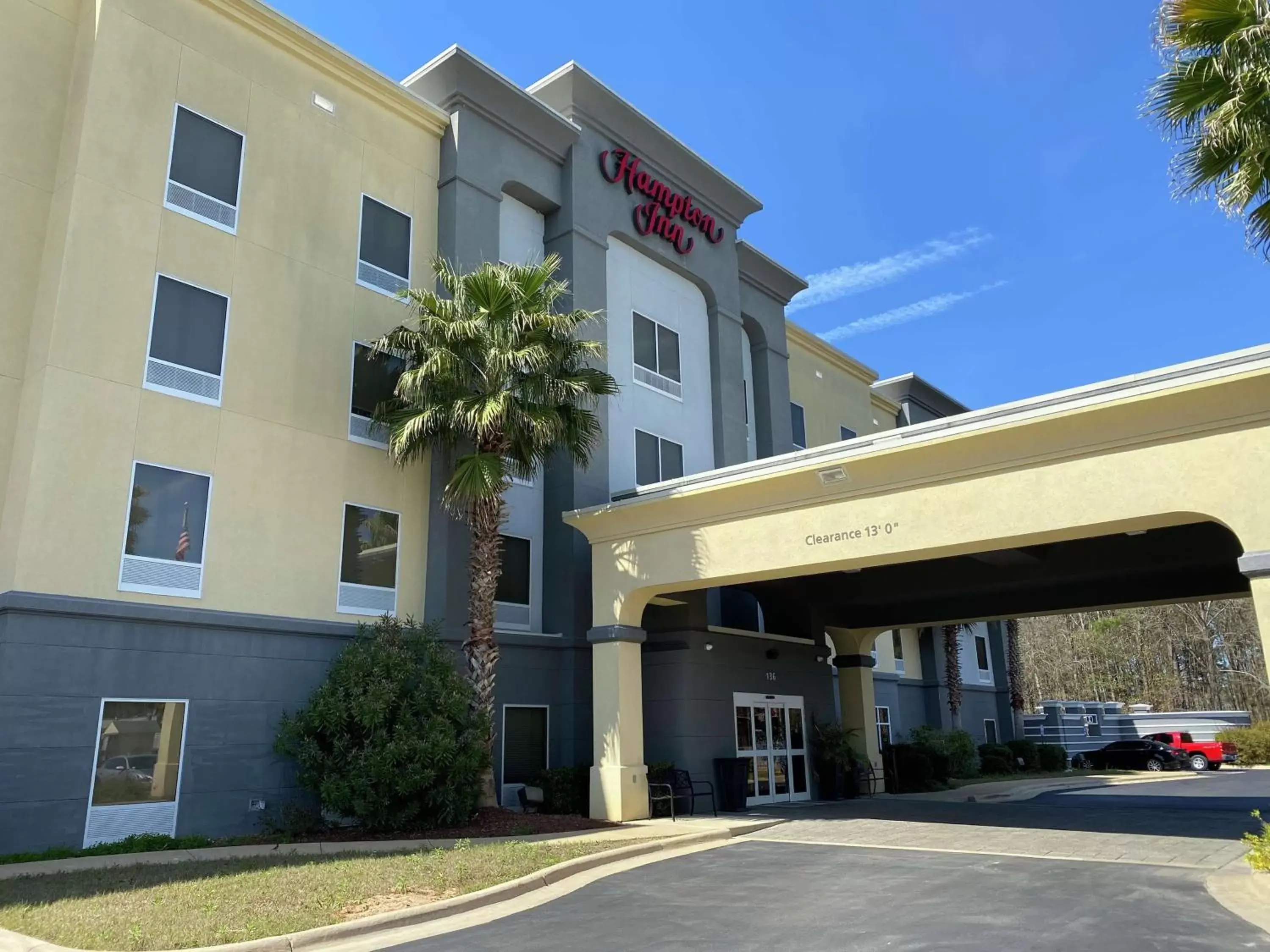 Property Building in Hampton Inn Leesville