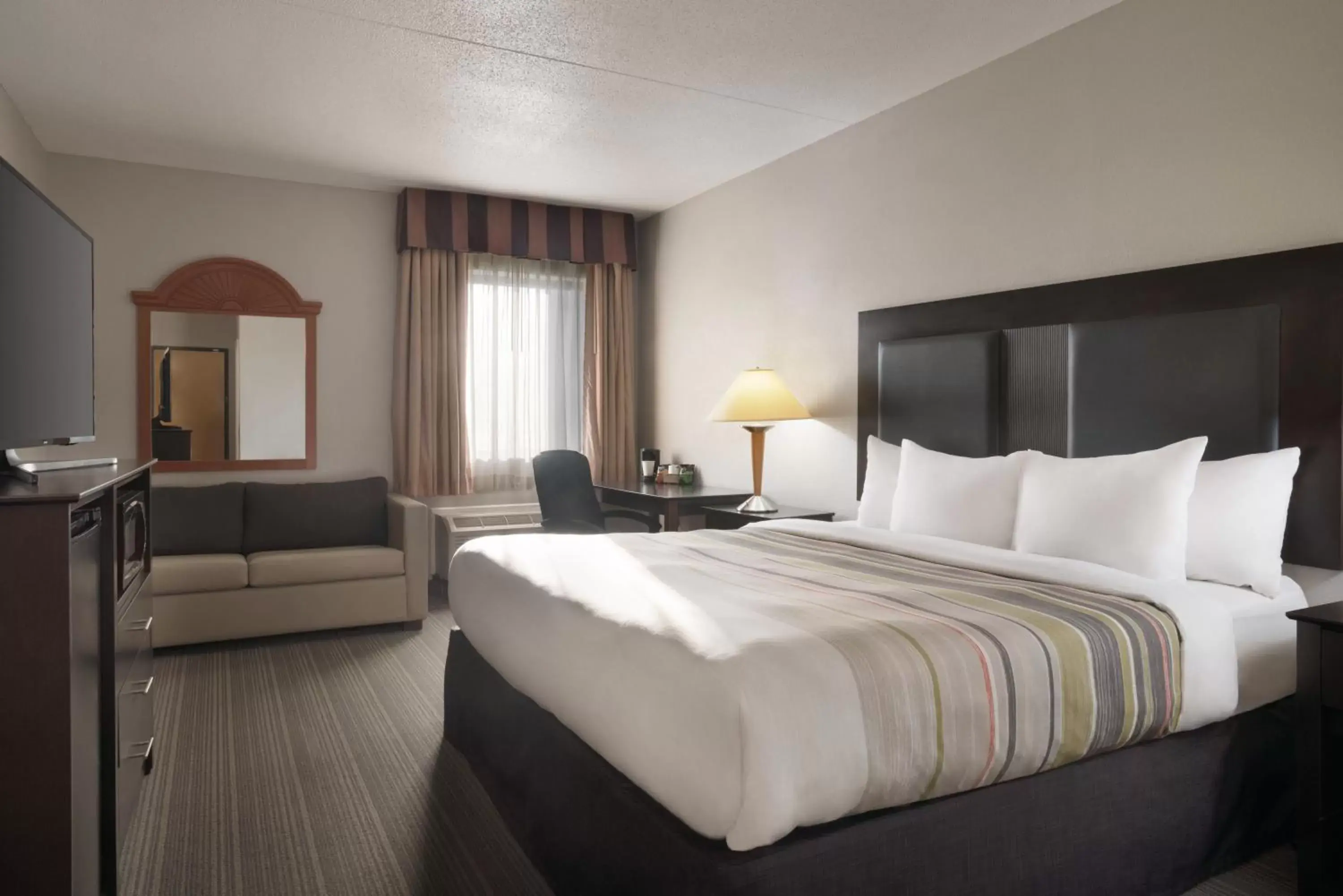 Other, Bed in Country Inn & Suites by Radisson, Indianapolis East, IN