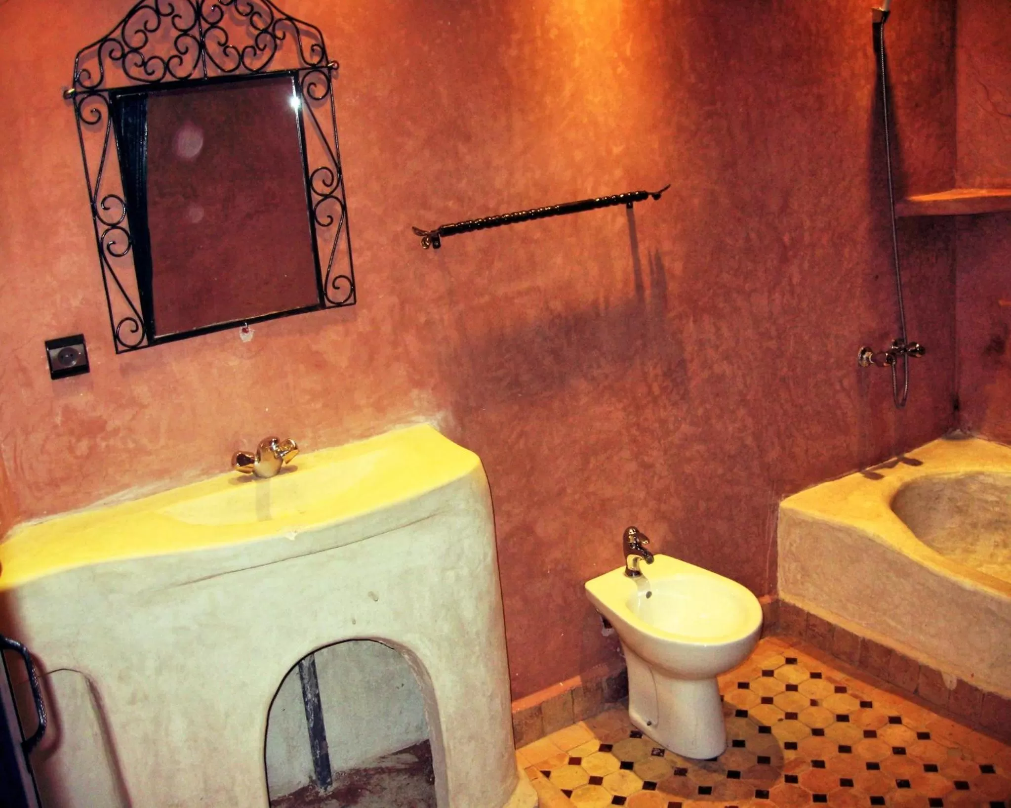 Shower in Hotel Restaurant La Kasbah