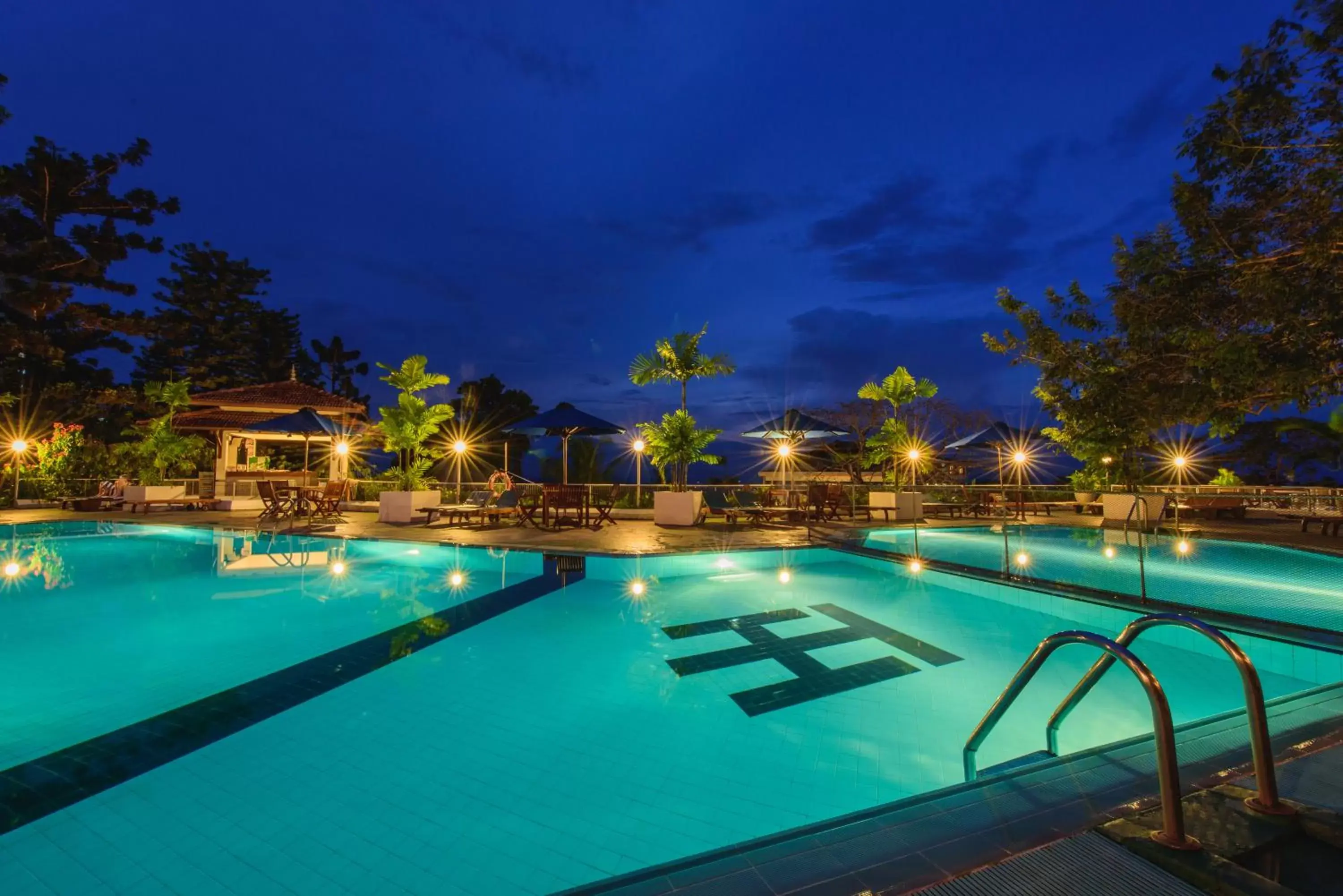 Swimming Pool in Hotel Topaz