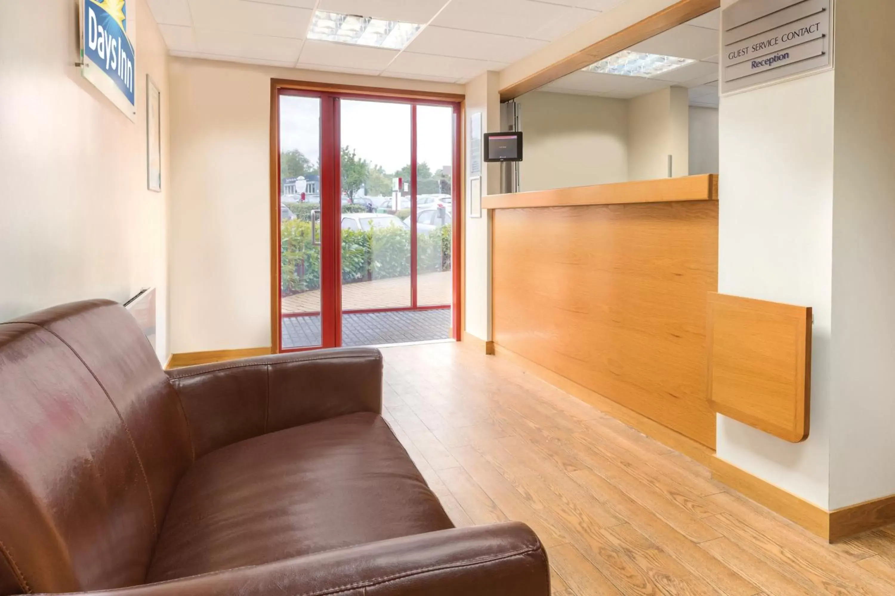 Lobby or reception, Seating Area in Days Inn Magor