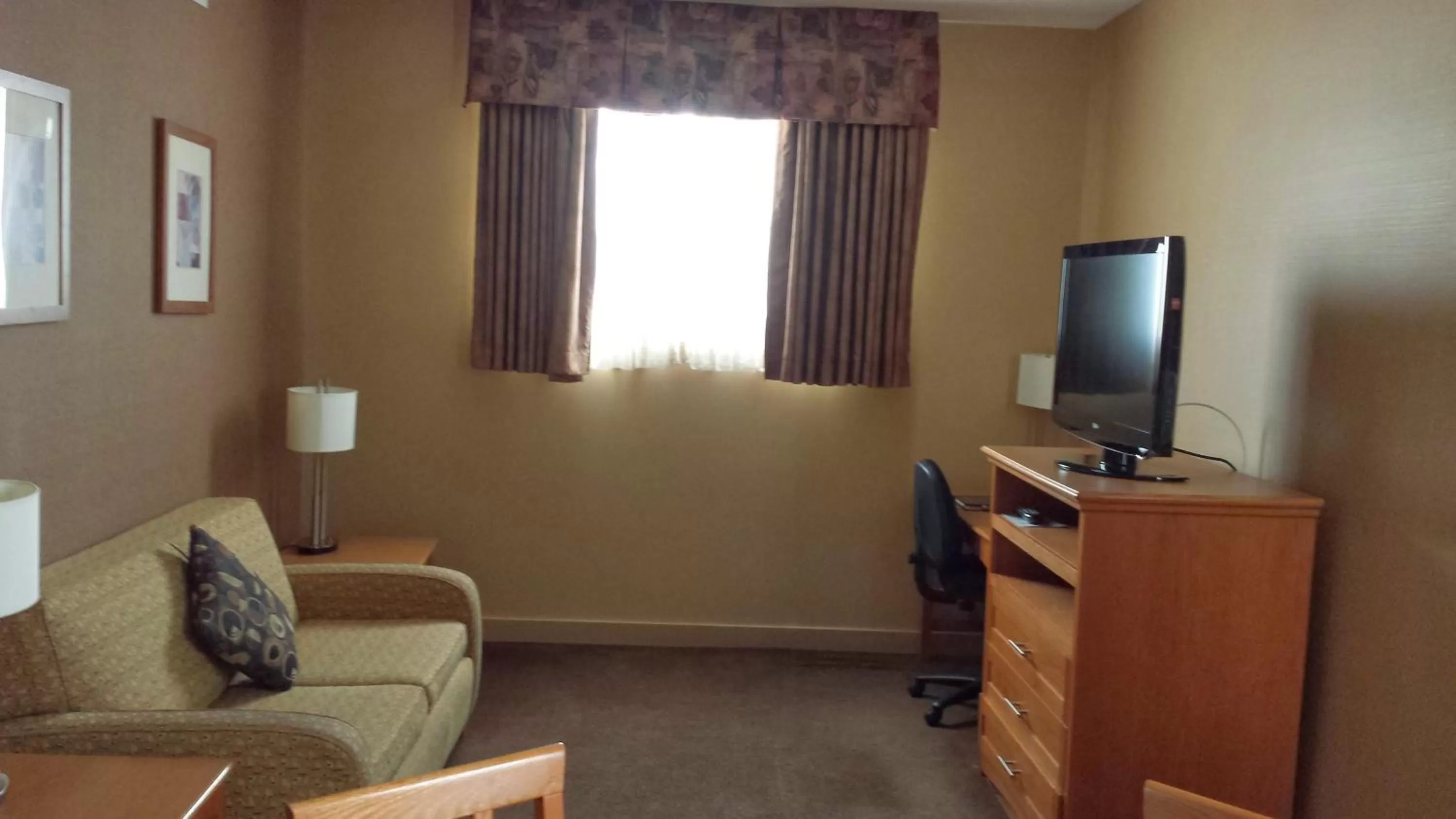 TV and multimedia in Days Inn & Suites by Wyndham West Edmonton