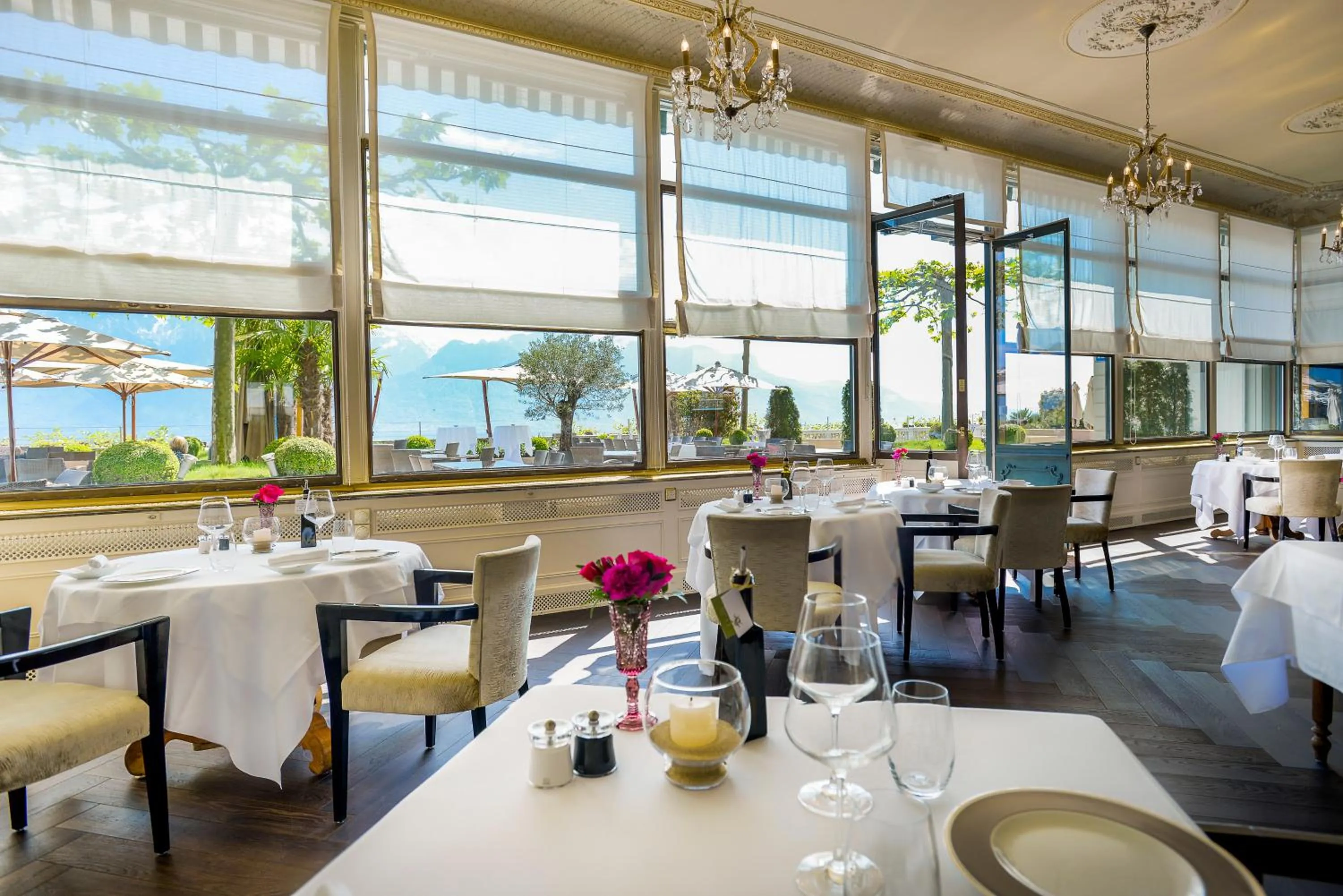 Restaurant/places to eat in Hôtel Des Trois Couronnes & Spa - The Leading Hotels of the World