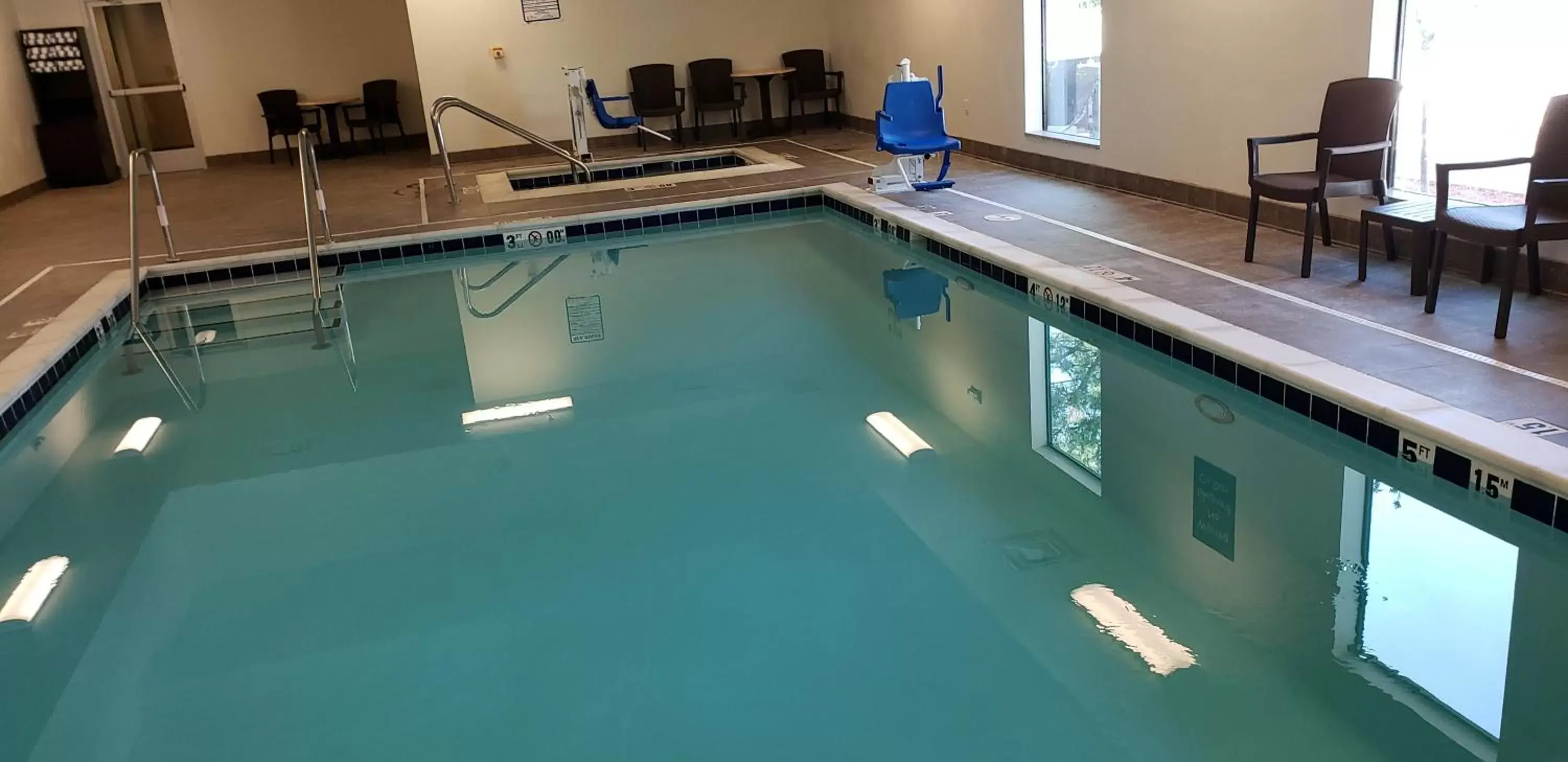Activities, Swimming Pool in Comfort Suites Denver near Anschutz Medical Campus