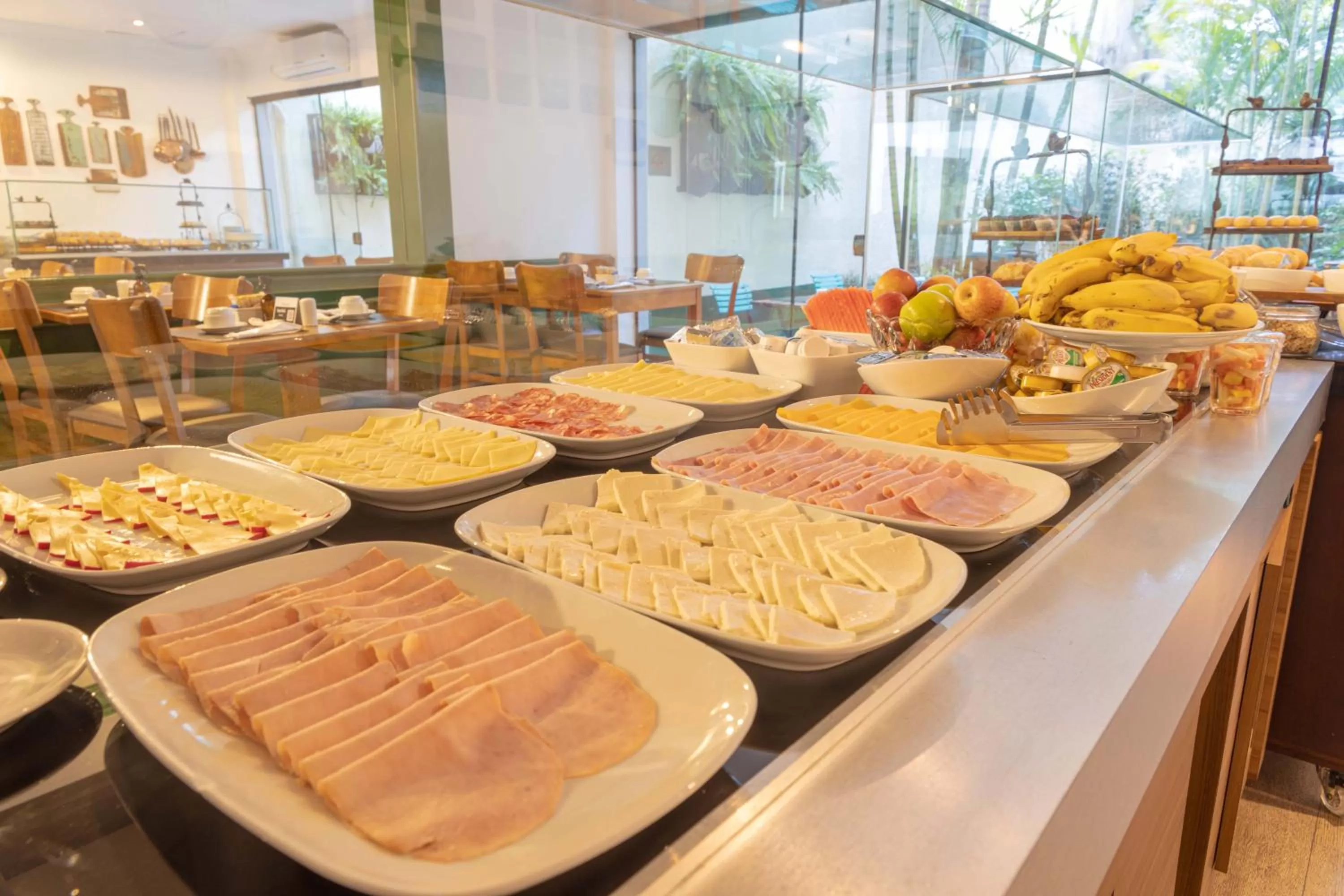 Restaurant/places to eat in Radisson Oscar Freire