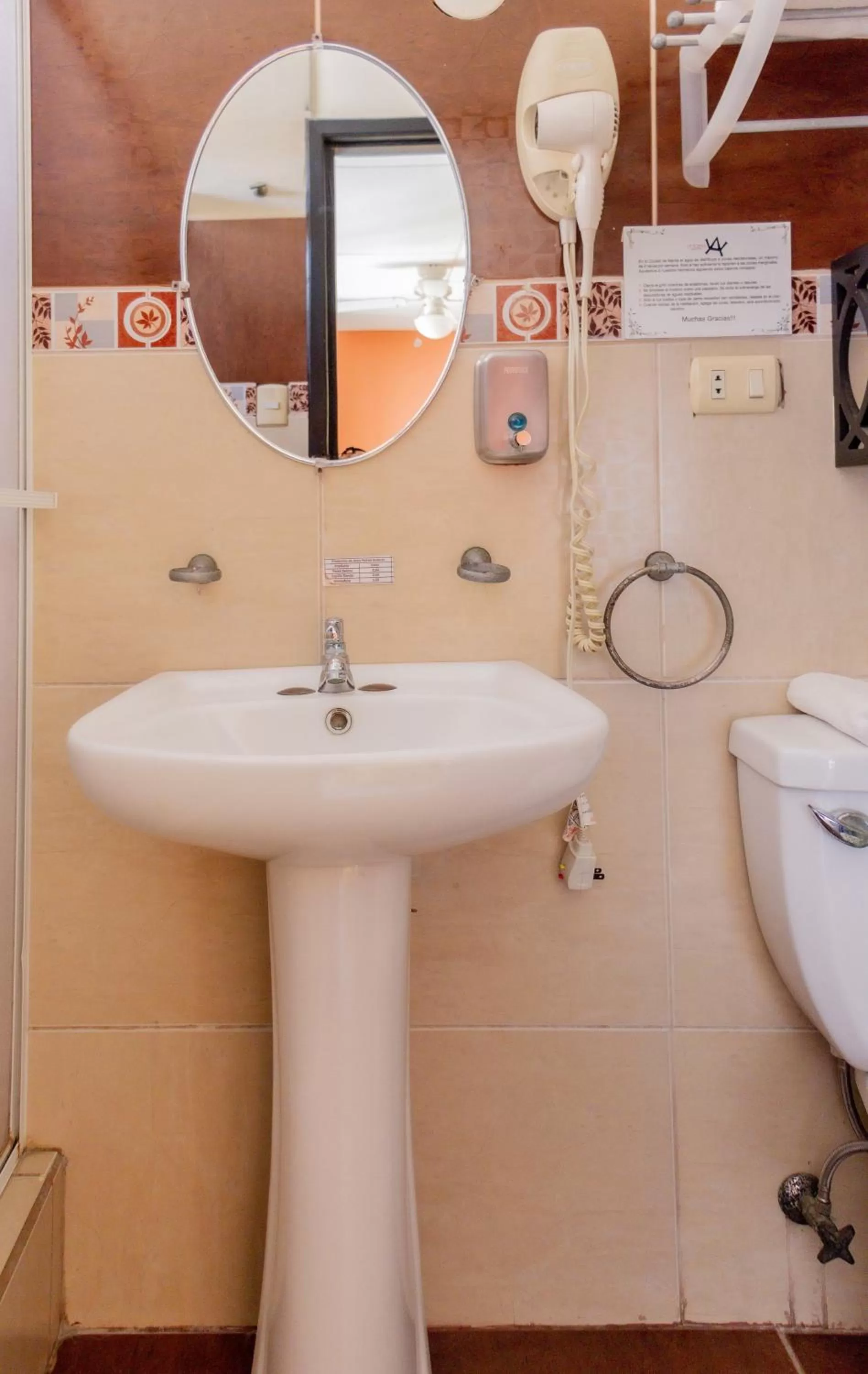 Bathroom in Hostal Antares