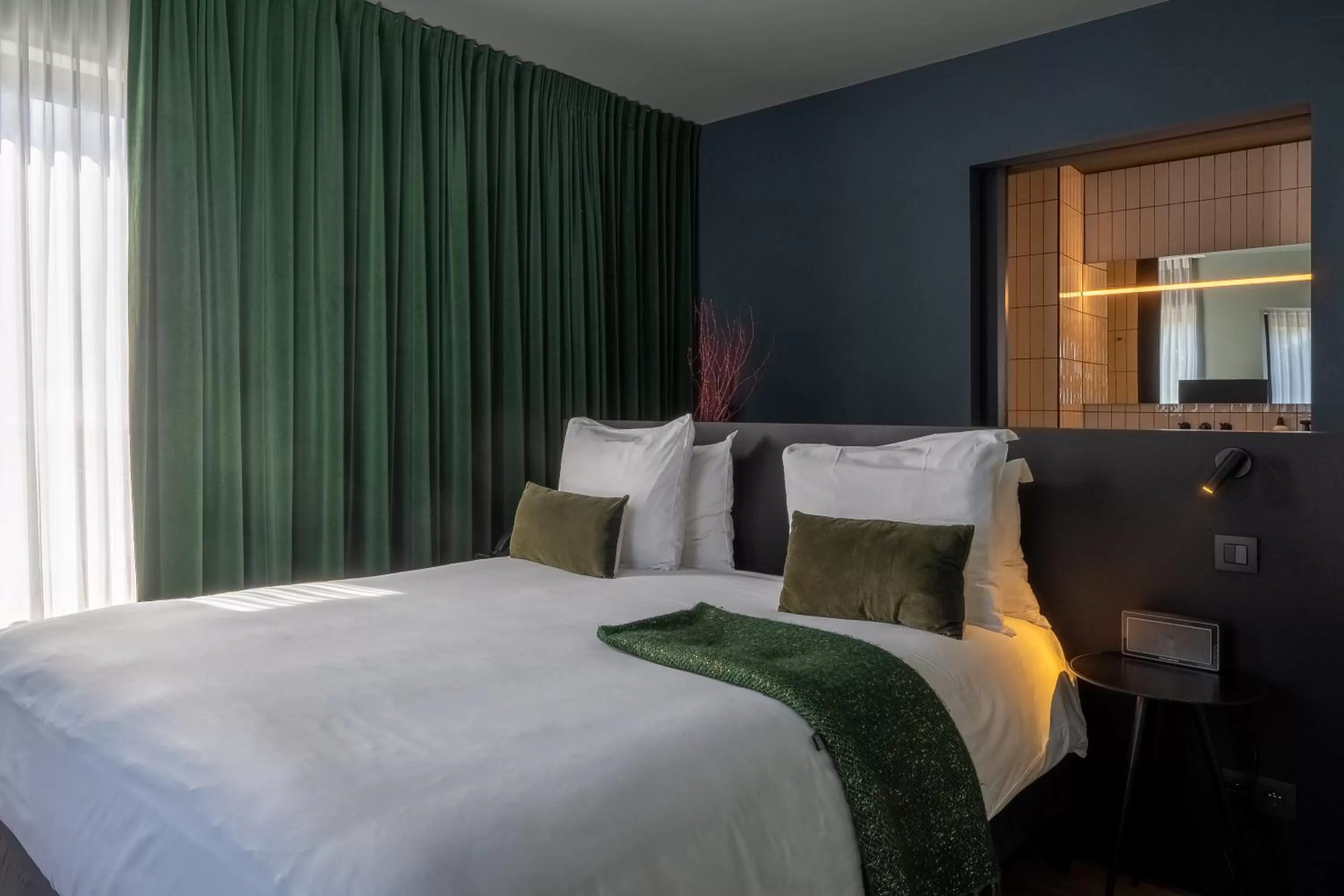 Bathroom, Bed in U Eat & Sleep Antwerp