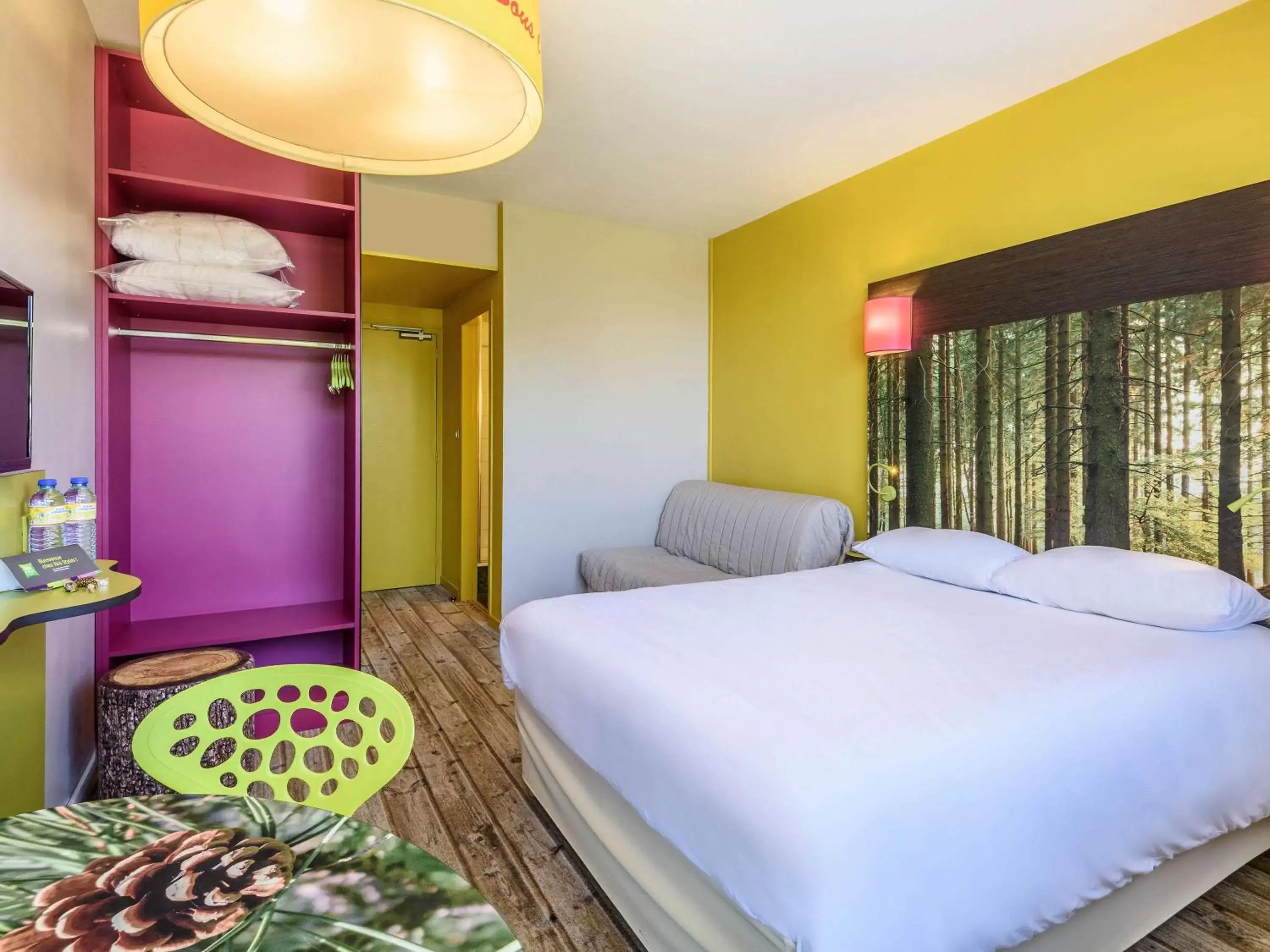 Photo of the whole room, Bed in ibis styles Dax Centre