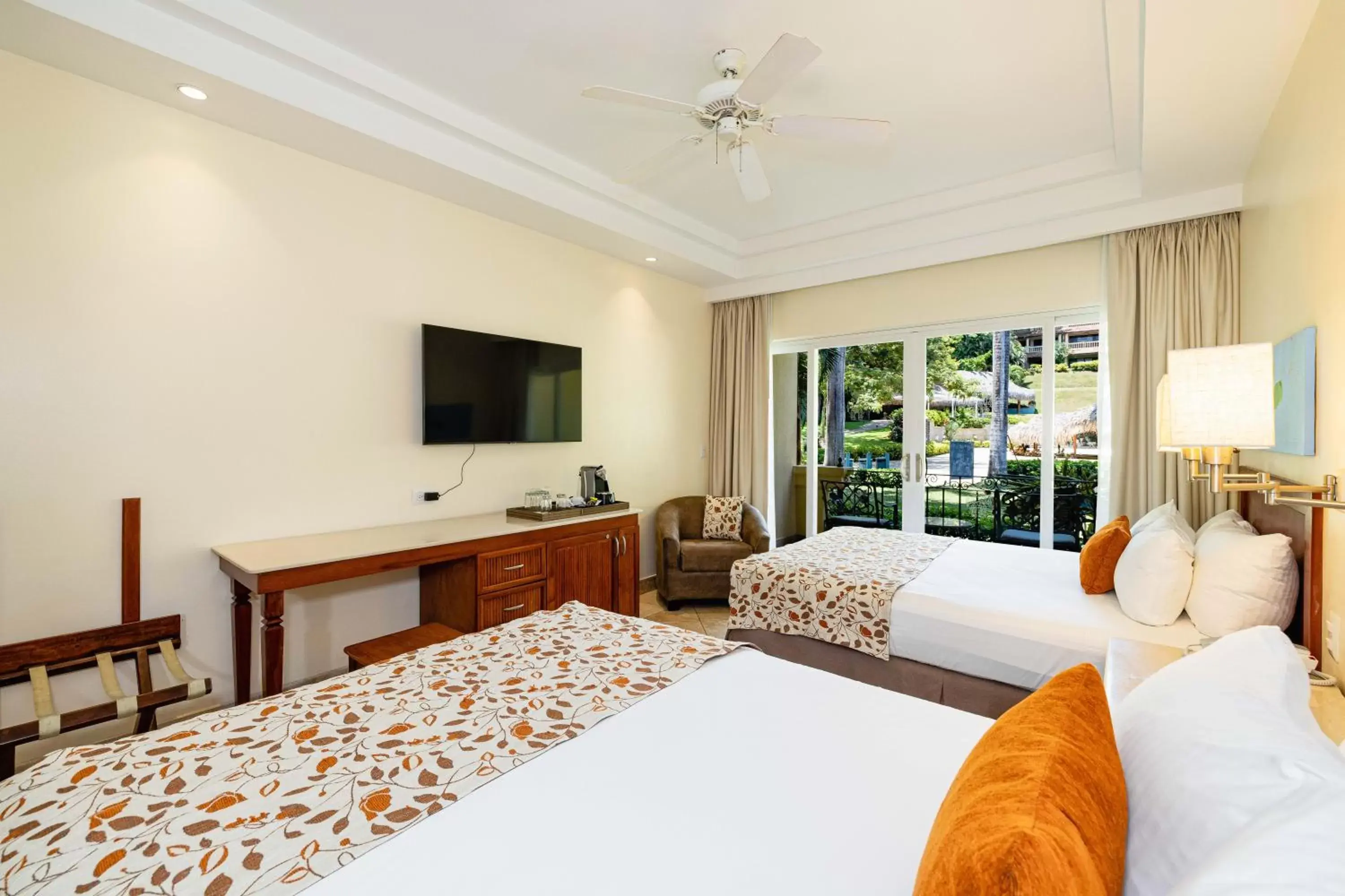 Family Pool View Queen Beds in Hotel Tamarindo Diria Beach Resort