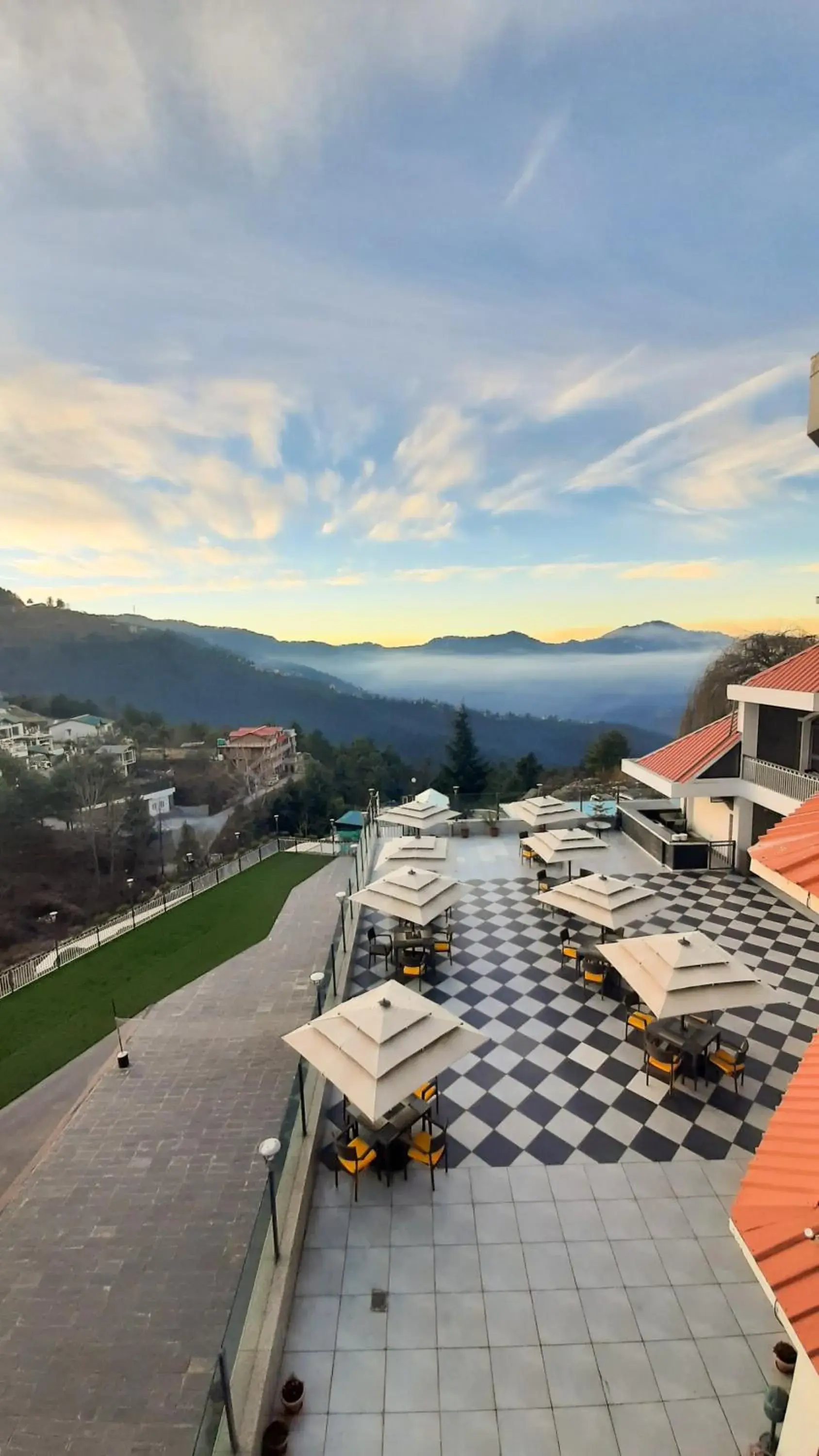 Restaurant/places to eat in Marigold Sarovar Portico Shimla