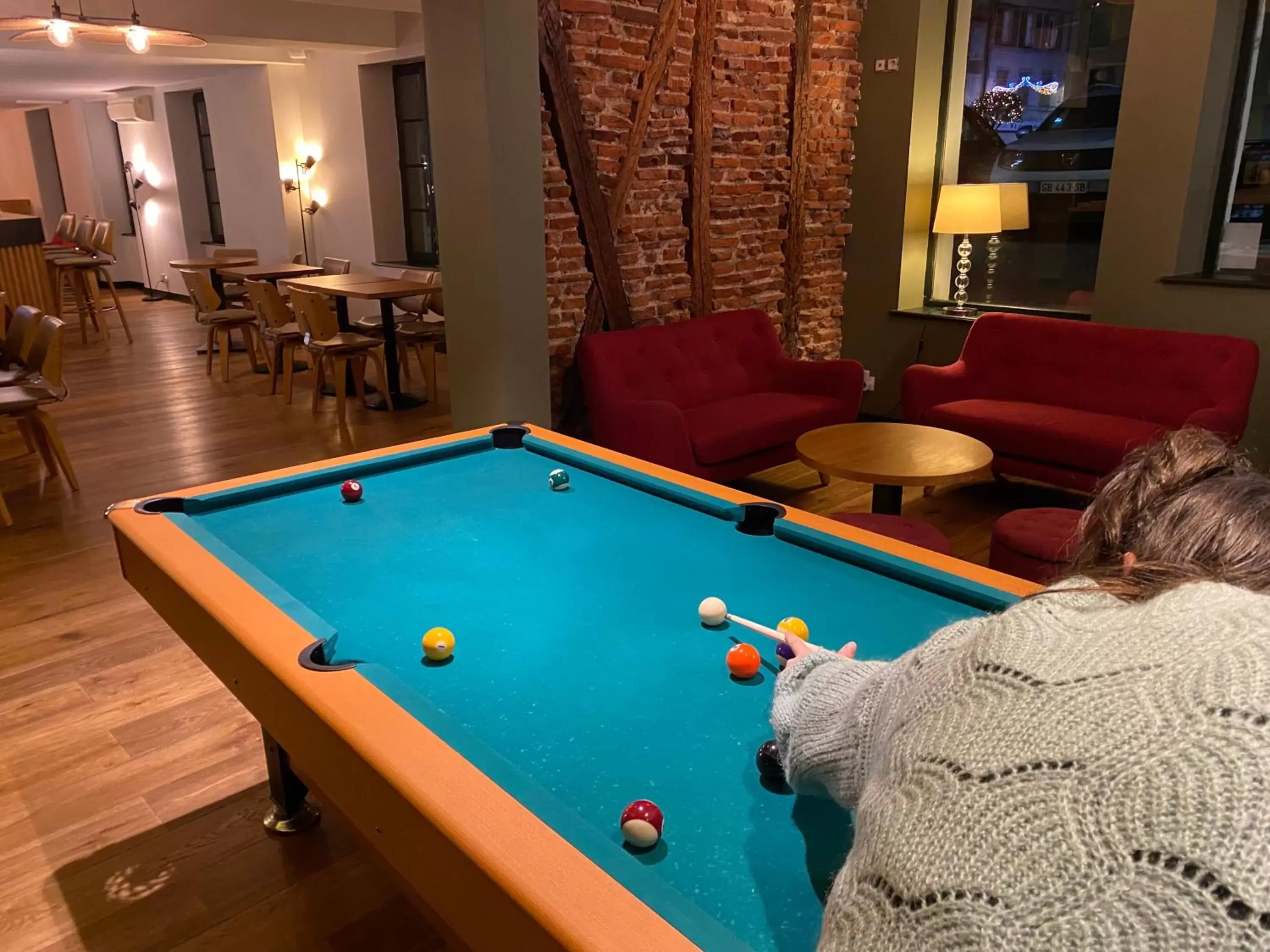 Lounge or bar, Billiards in Le Miredames Hôtel-Bar