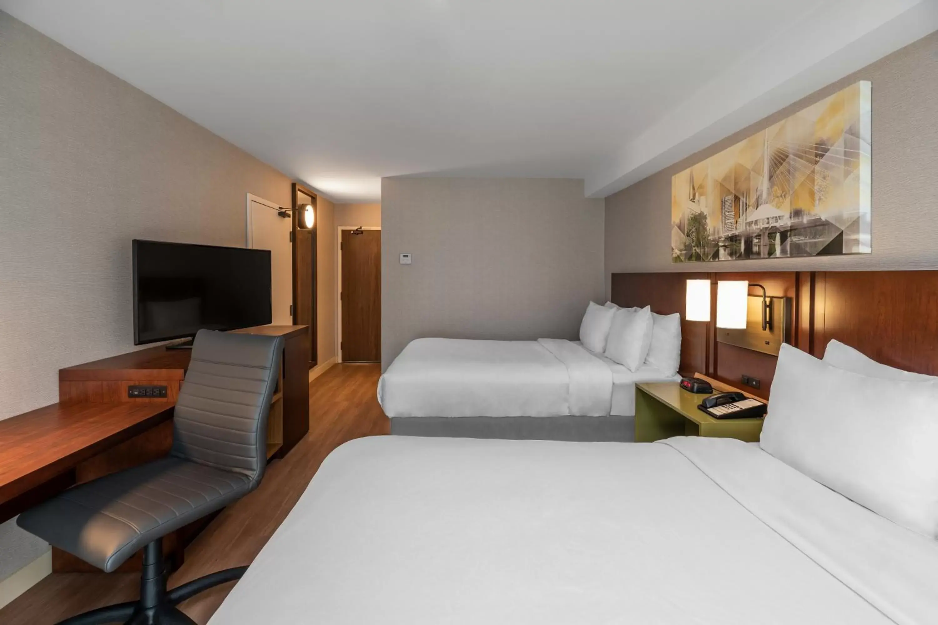 Bedroom, Bed in Comfort Inn Brossard