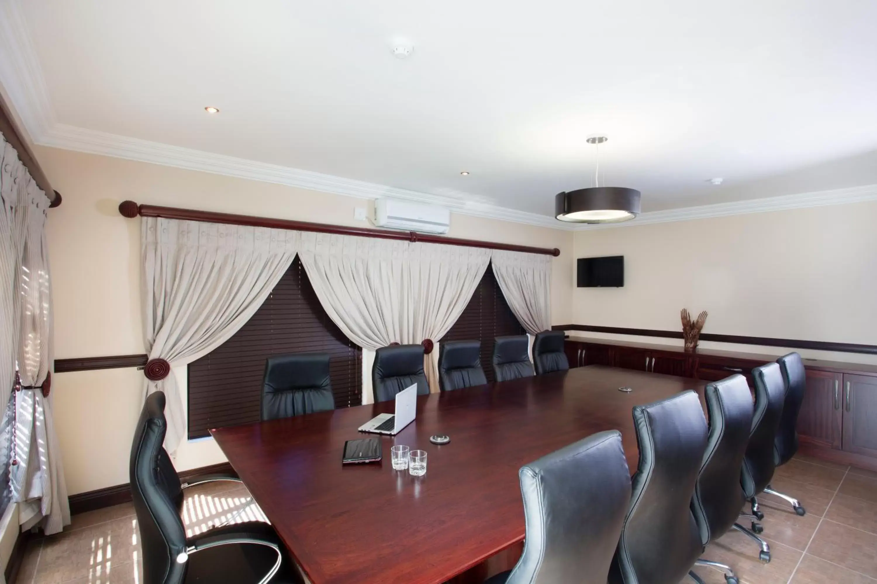Business facilities in Eco Park Lodge