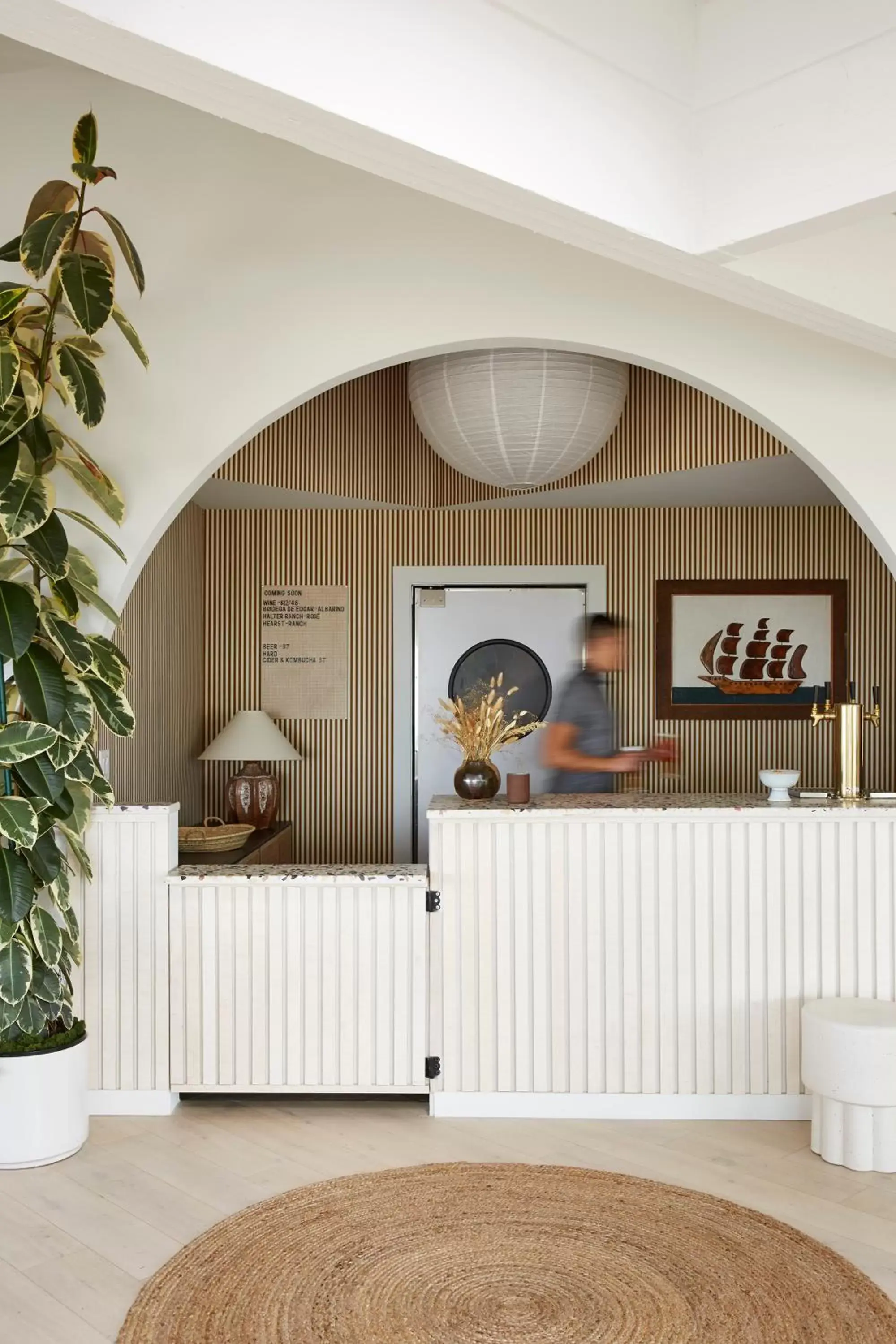 Lounge or bar in White Water Lounge or bar in White Water