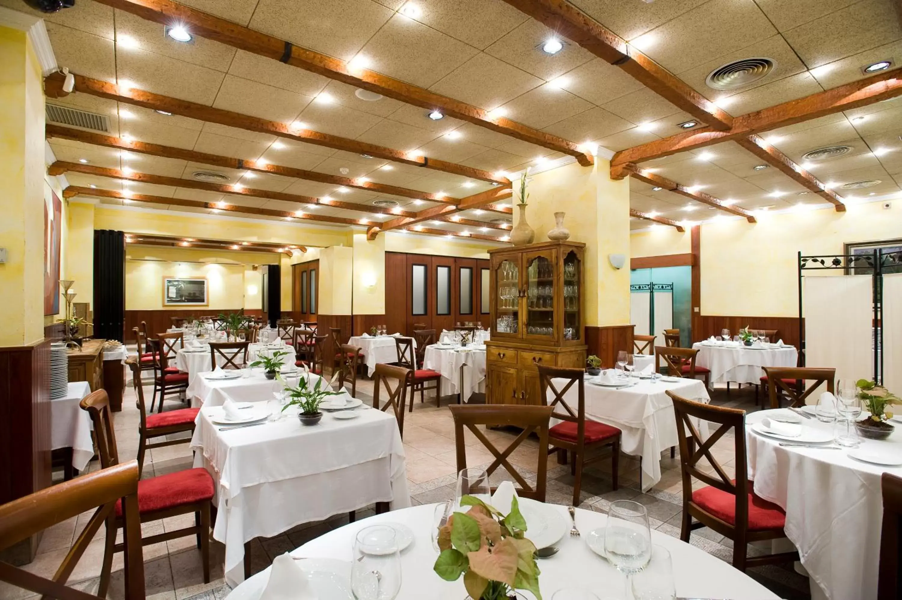 Restaurant/Places to Eat in Hotel Azahar