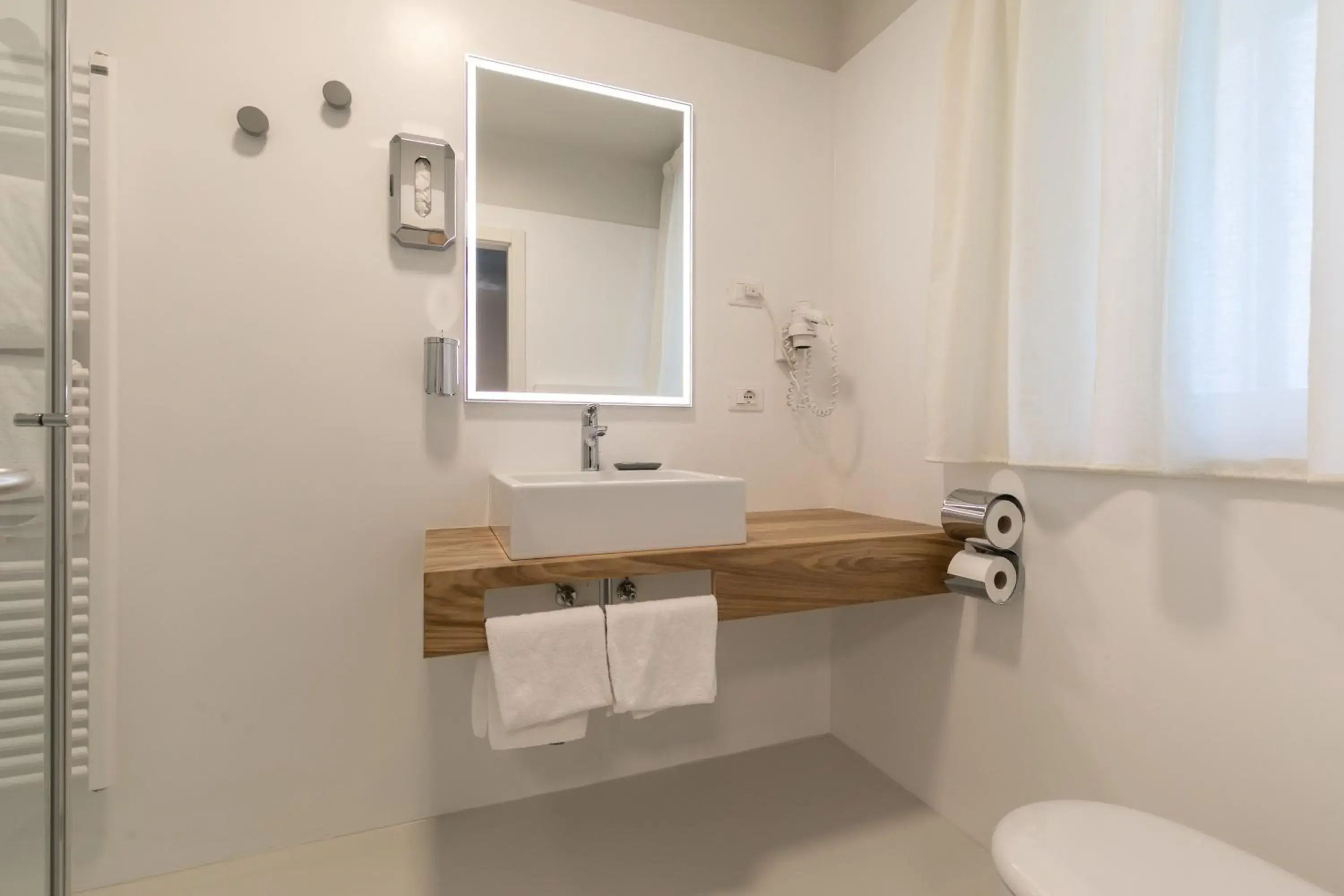 Bathroom in SeeLE Garda Hotel