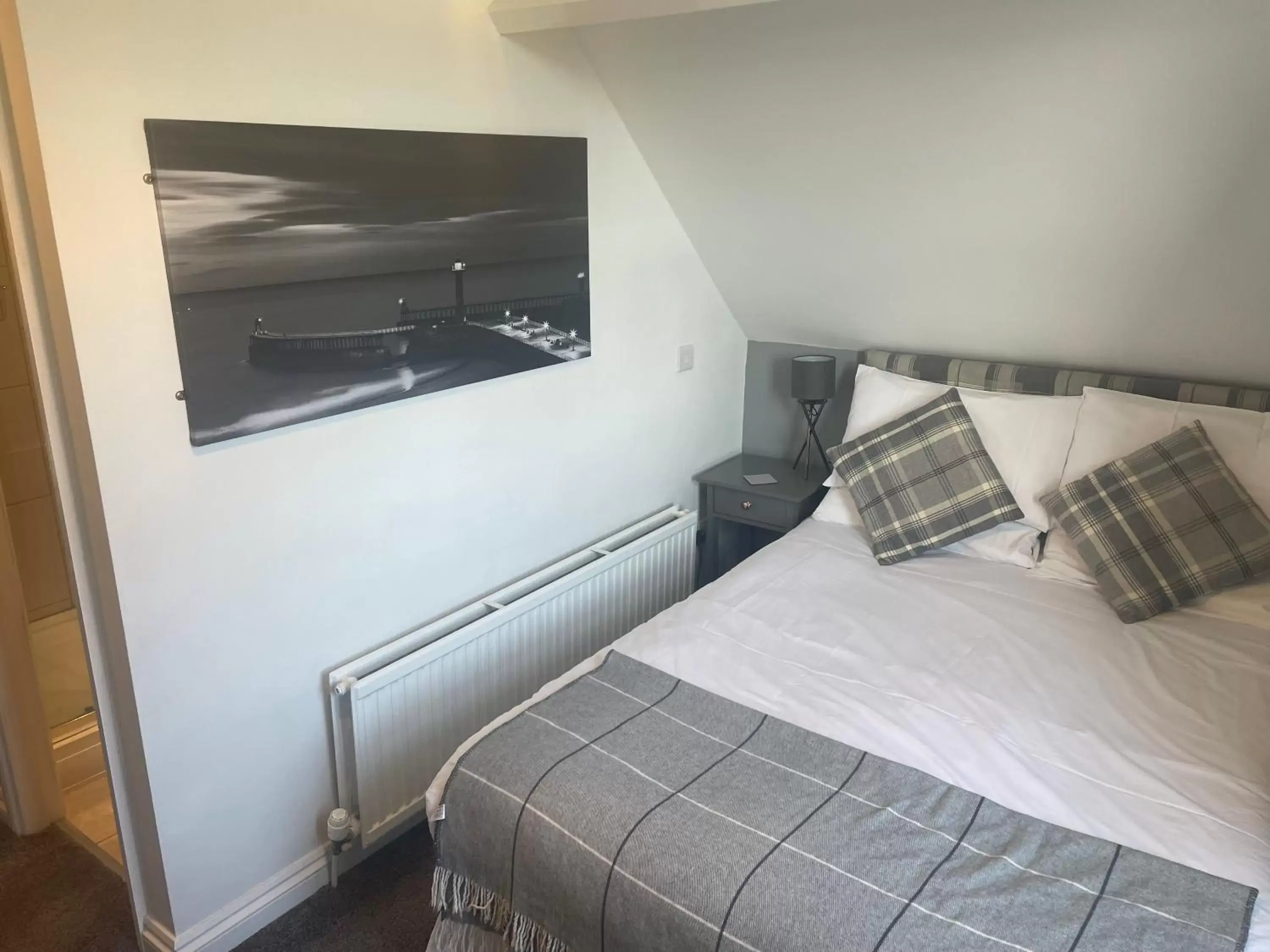 Bedroom, Bed in The Fylingdales Inn