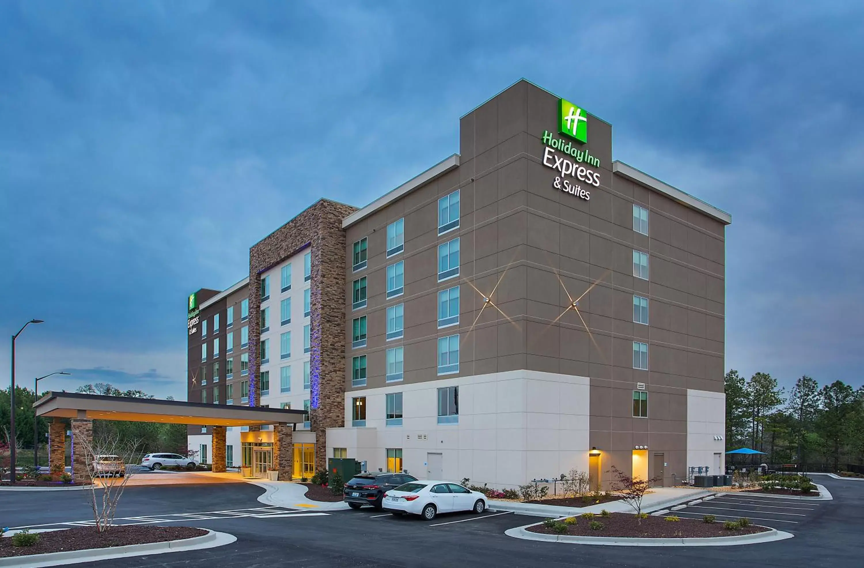 Property Building in Holiday Inn Express & Suites Covington, an IHG Hotel