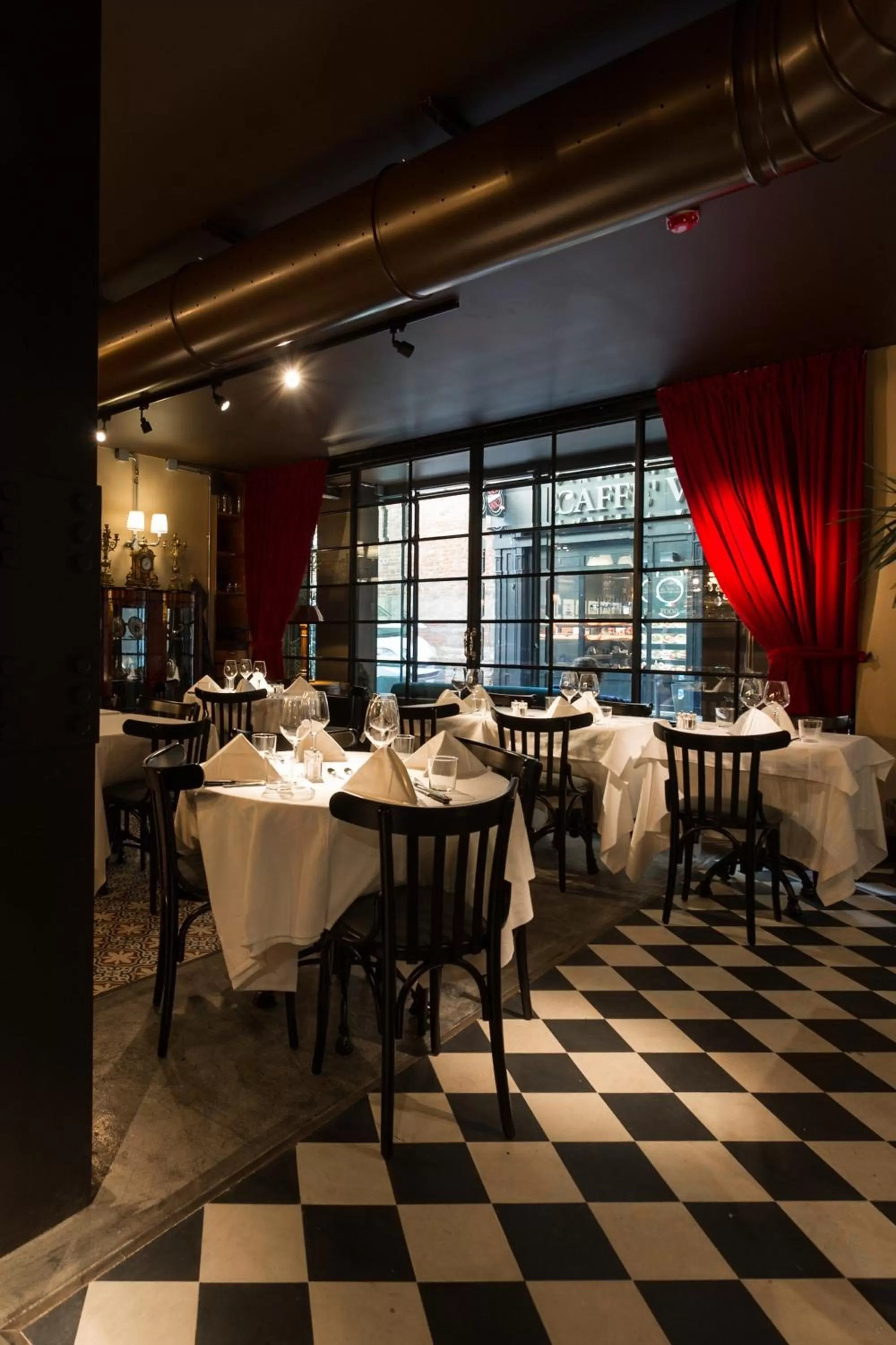 Restaurant/places to eat in Speronari Suites