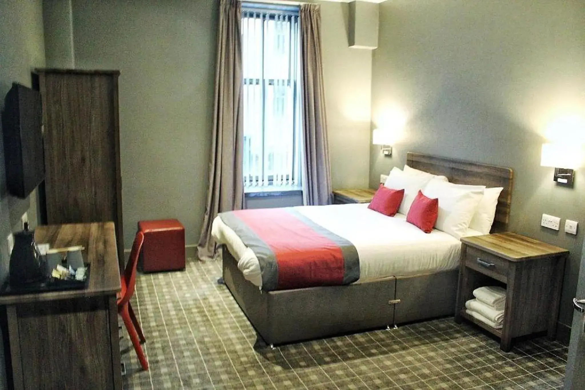 Bed in Devoncove Hotel Glasgow