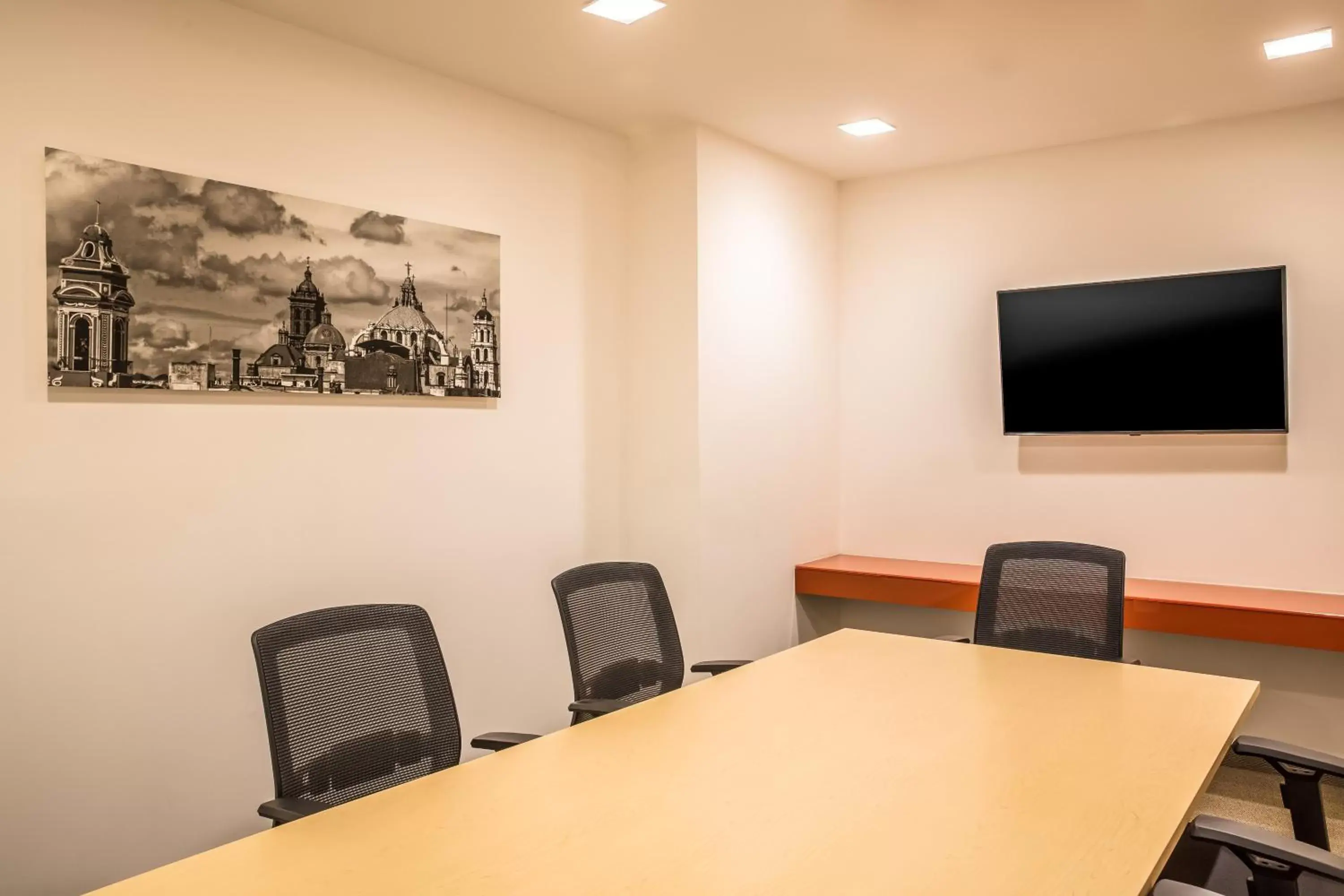 Meeting/conference room, TV/Entertainment Center in One Puebla Serdan