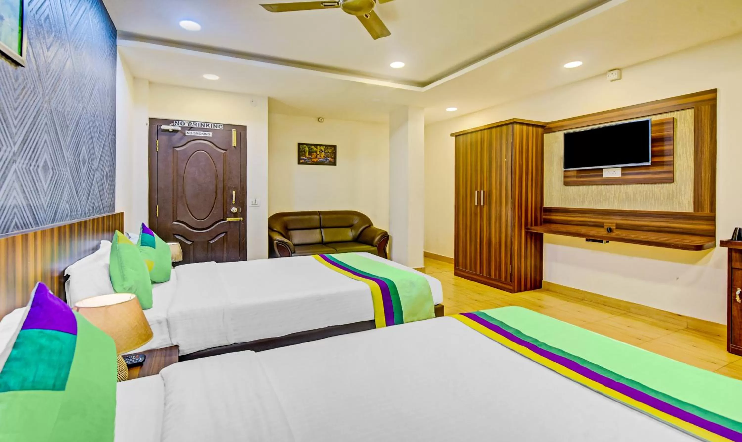 Bedroom, Bed in Itsy Hotels Igloo Residency Raja Seat