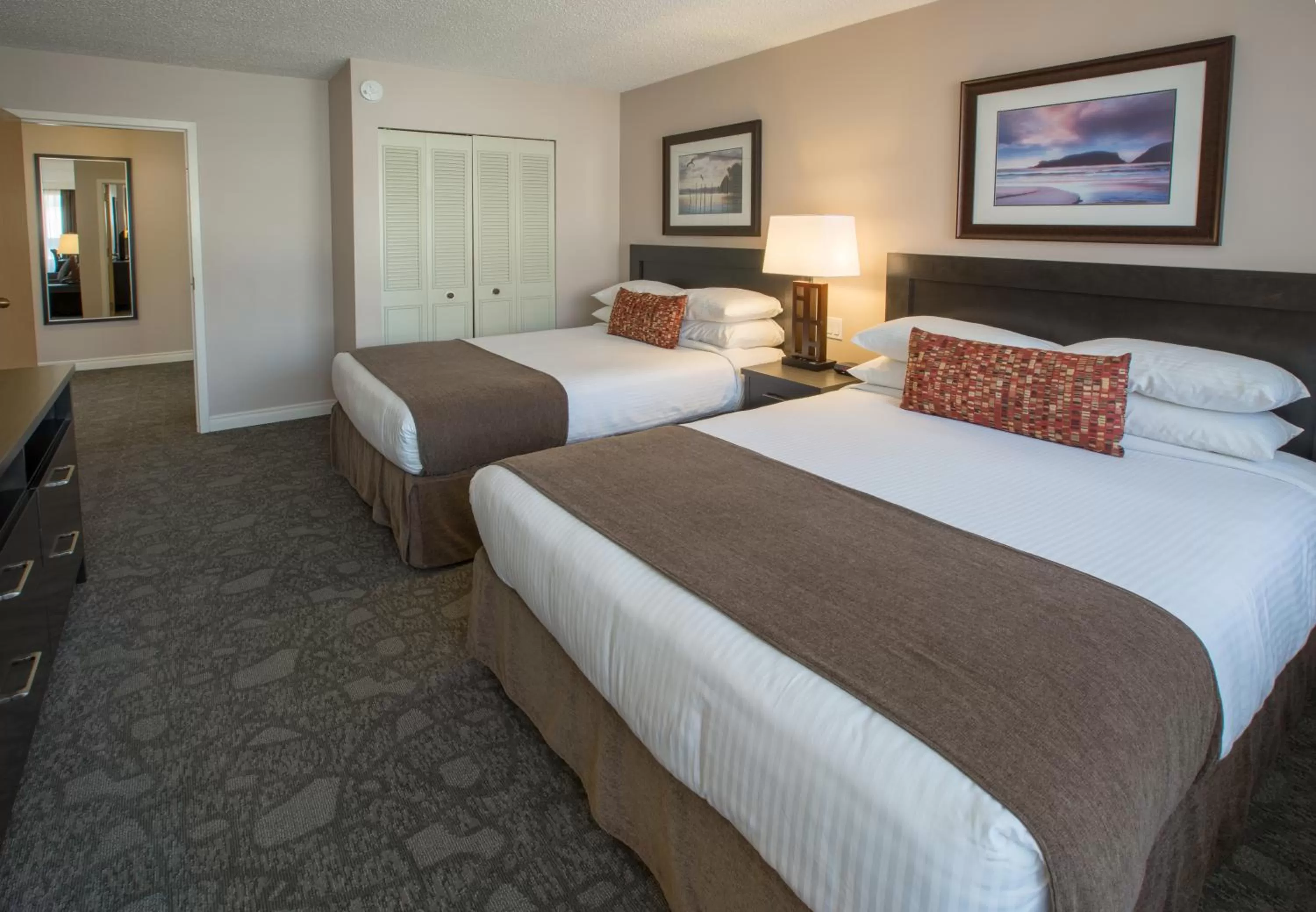 Bedroom, Bed in The Embassy Inn