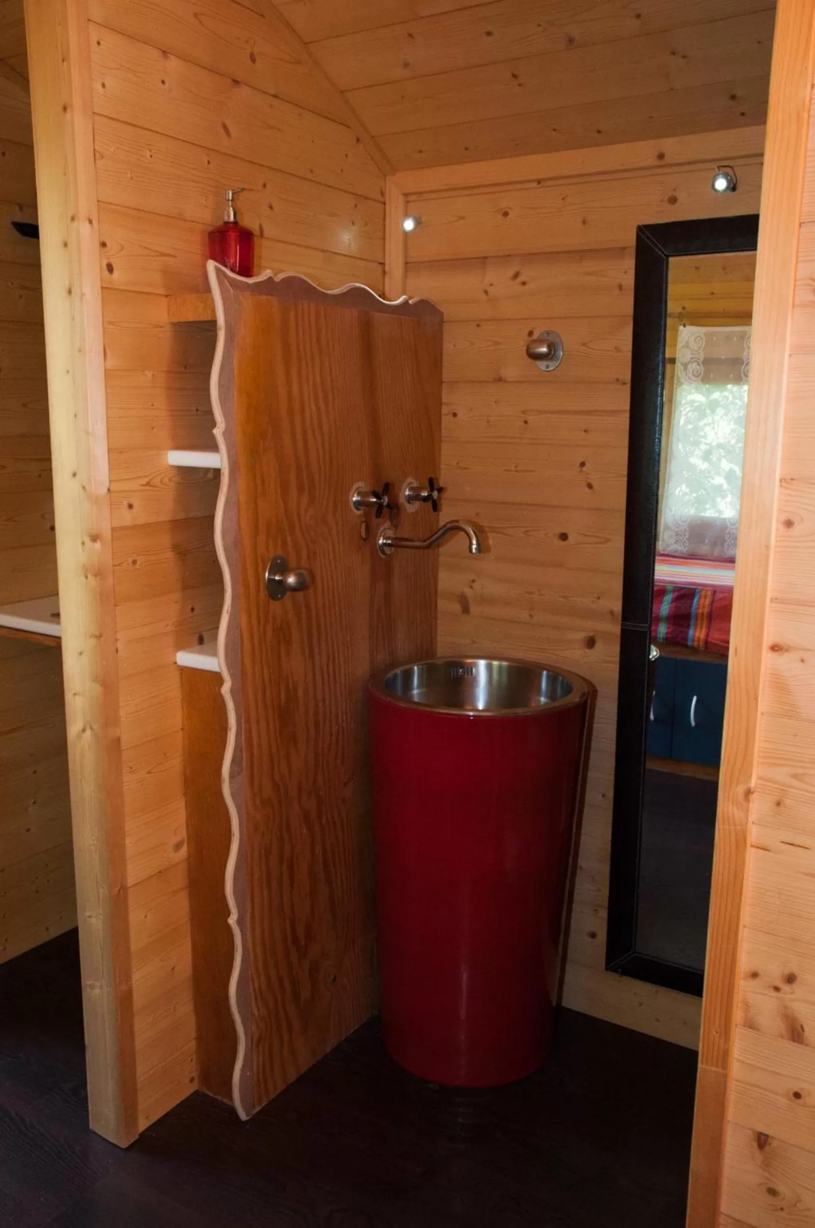 Shower, Kitchen/Kitchenette in Le Mas Pinède