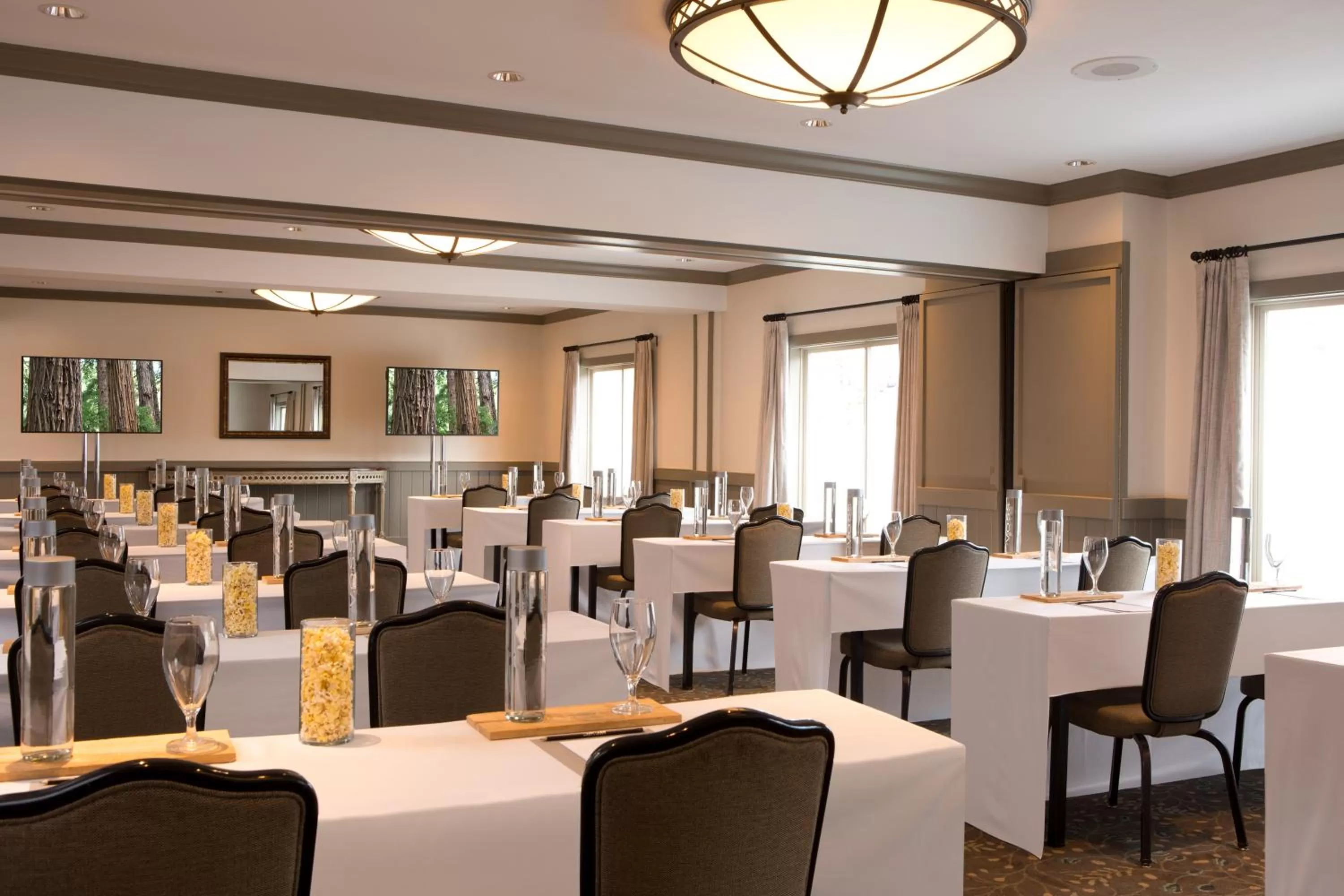 Banquet/Function facilities in The Edgewater, a Noble House Hotel