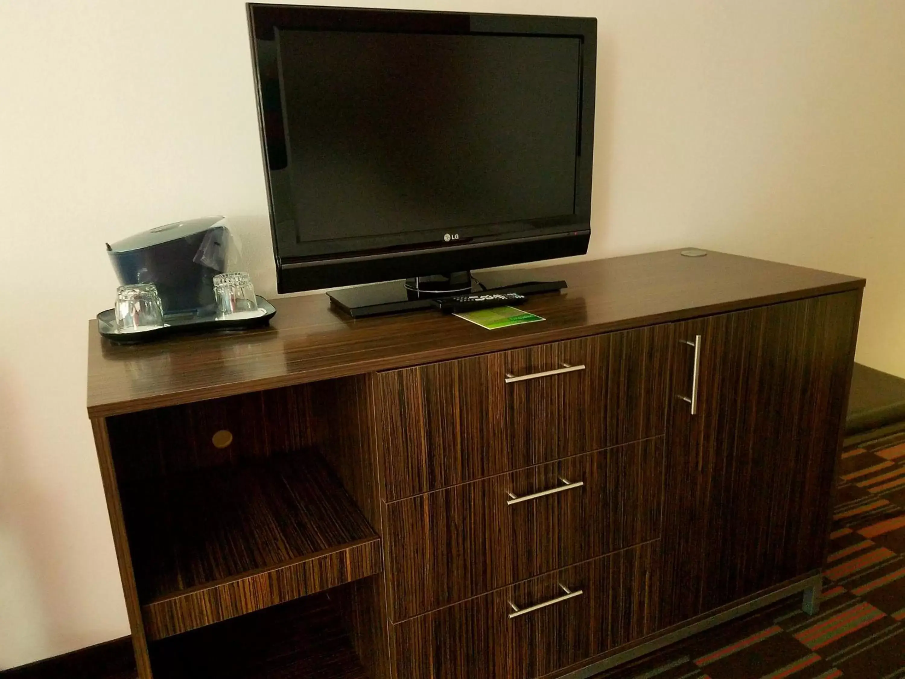 Photo of the whole room, TV/Entertainment Center in Holiday Inn Irving Las Colinas, an IHG Hotel