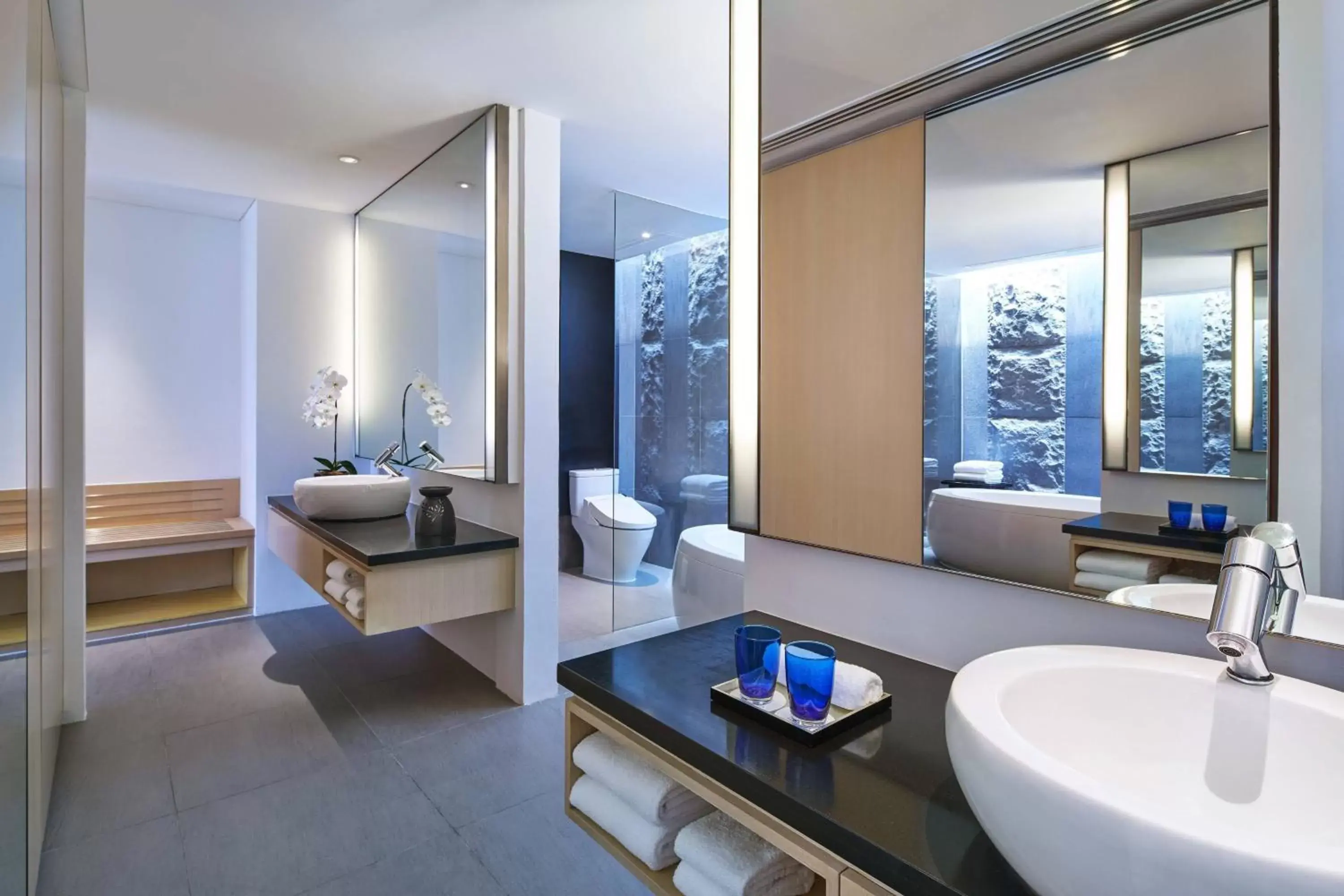 Bathroom in Singapore Marriott Tang Plaza Hotel