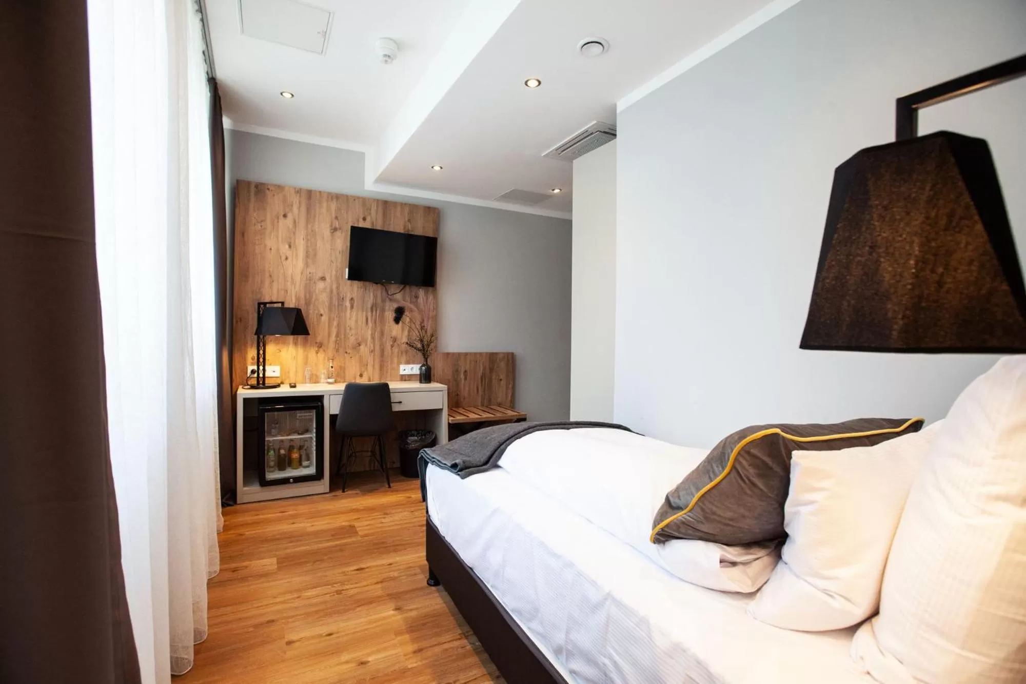 Photo of the whole room, Bed in DORMERO Hotel Bremen