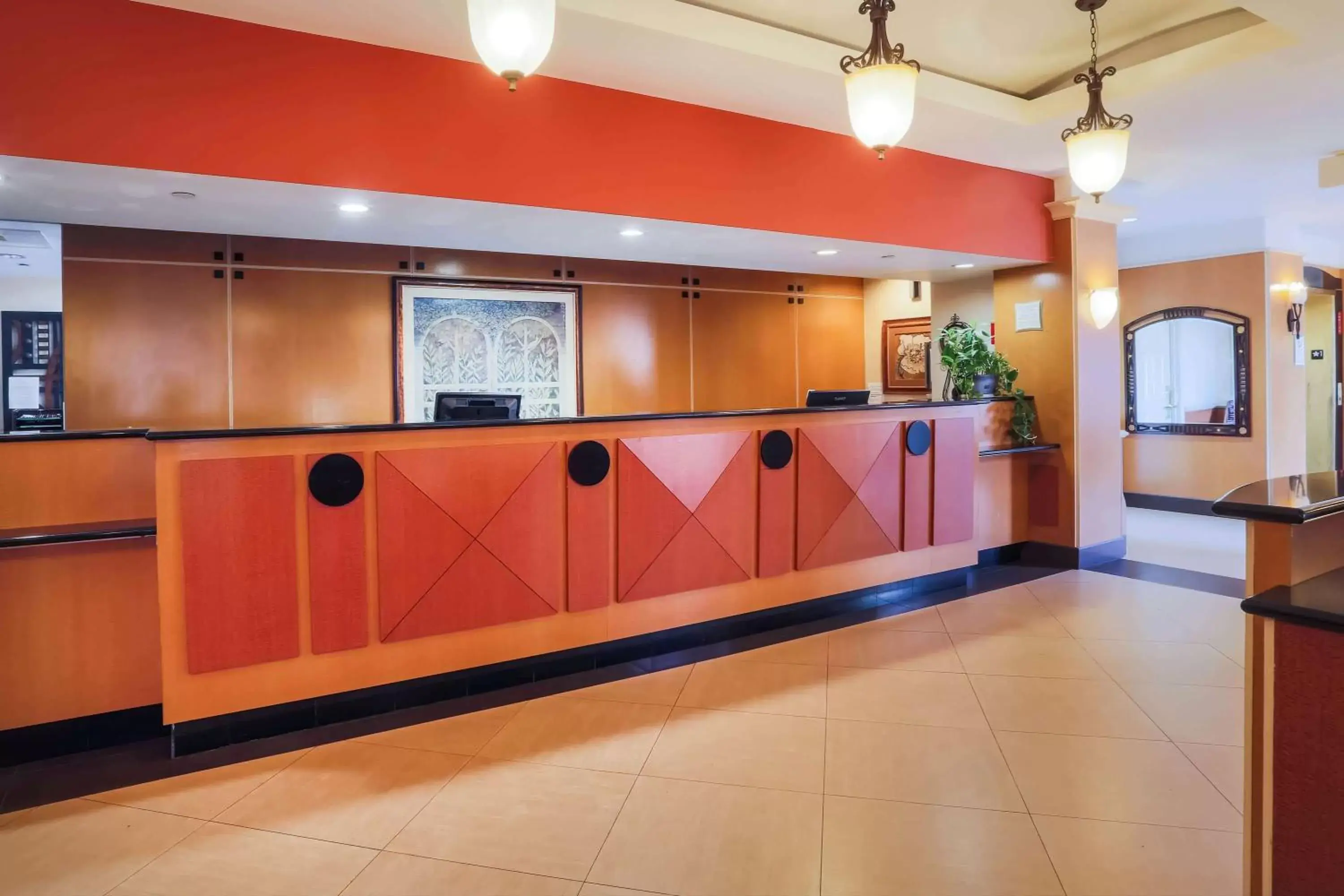 Lobby or reception, Lobby/Reception in La Quinta by Wyndham Islip - MacArthur Airport