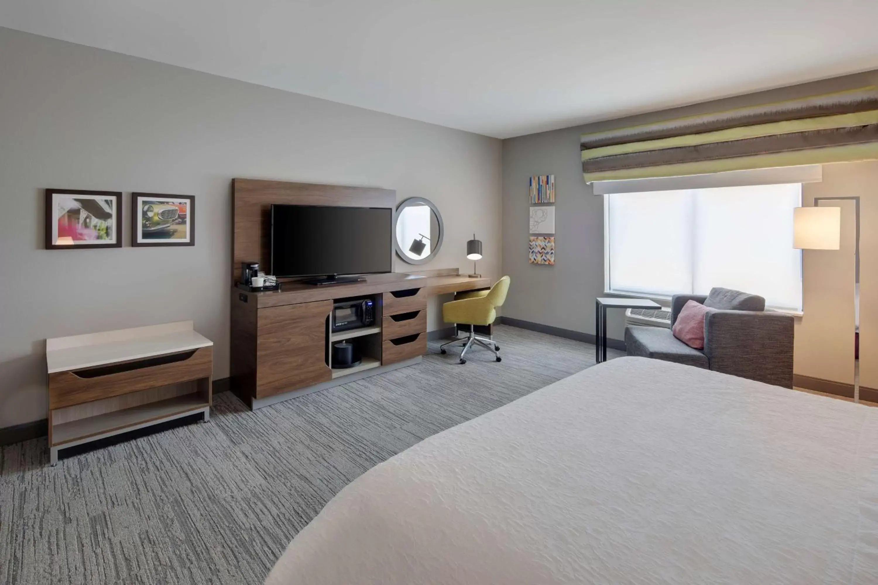 Bedroom, TV/Entertainment Center in Hampton Inn & Suites D'Iberville Biloxi