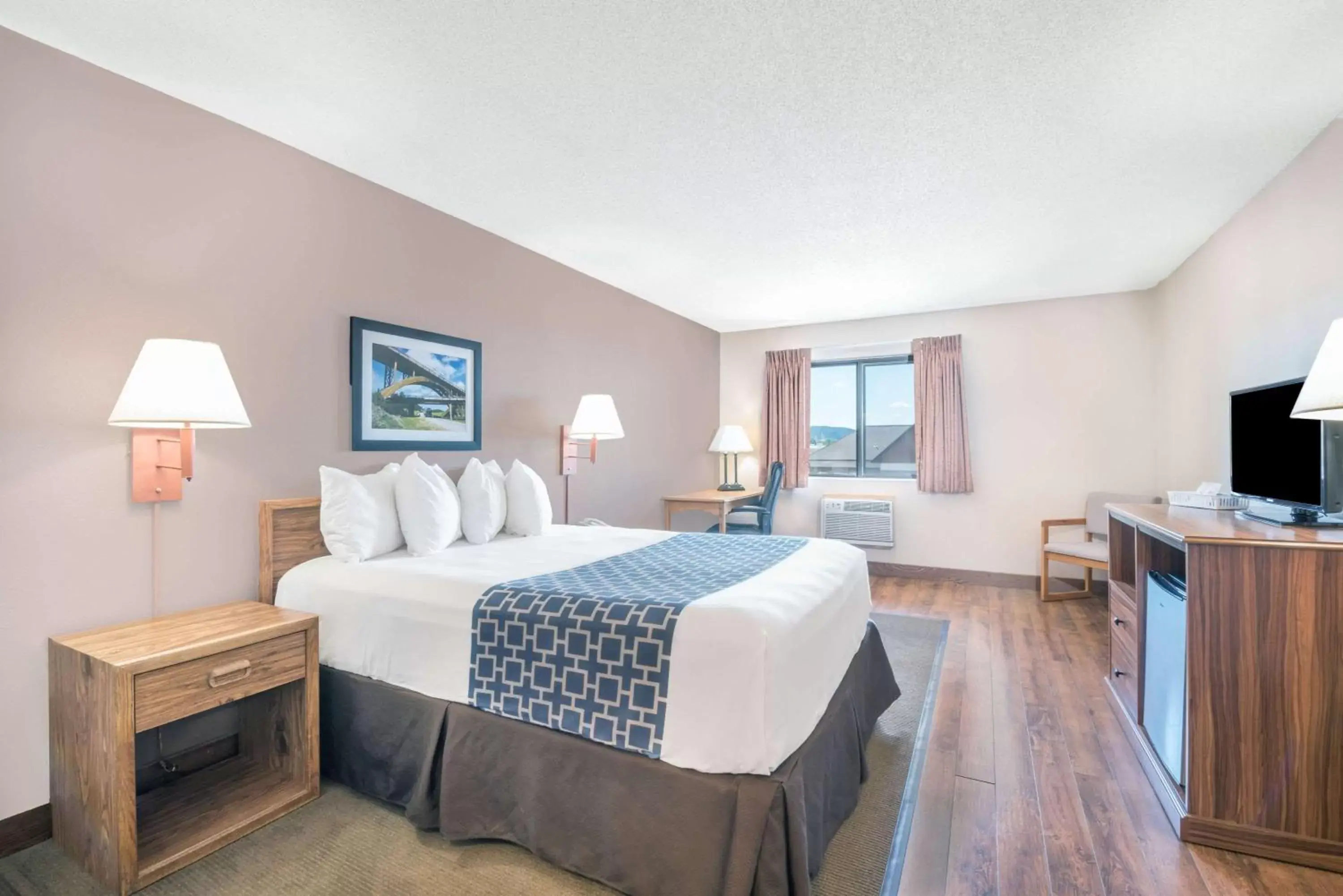 Photo of the whole room, Bed in Days Inn by Wyndham Spearfish
