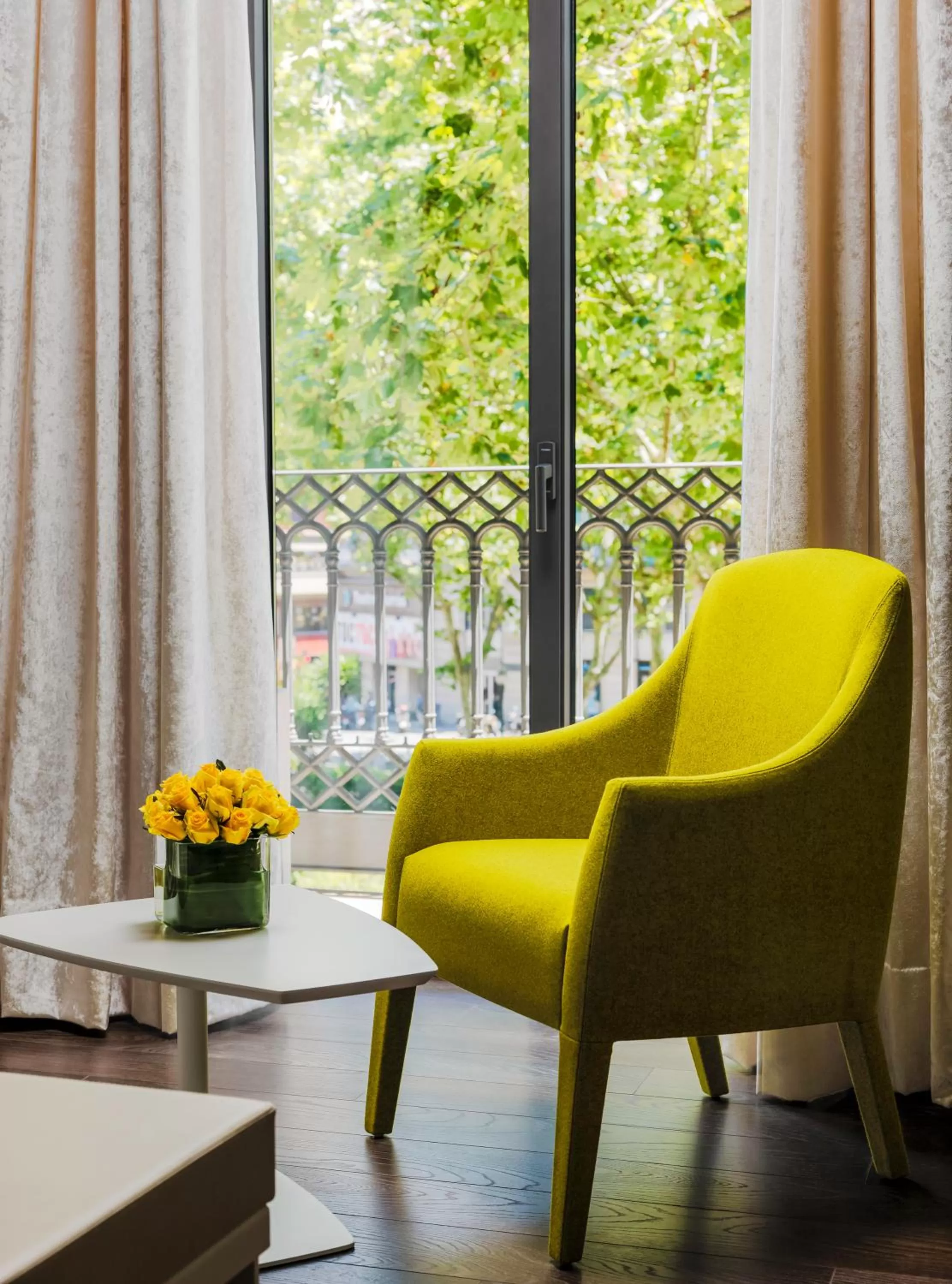 Photo of the whole room in H10 Urquinaona Plaza