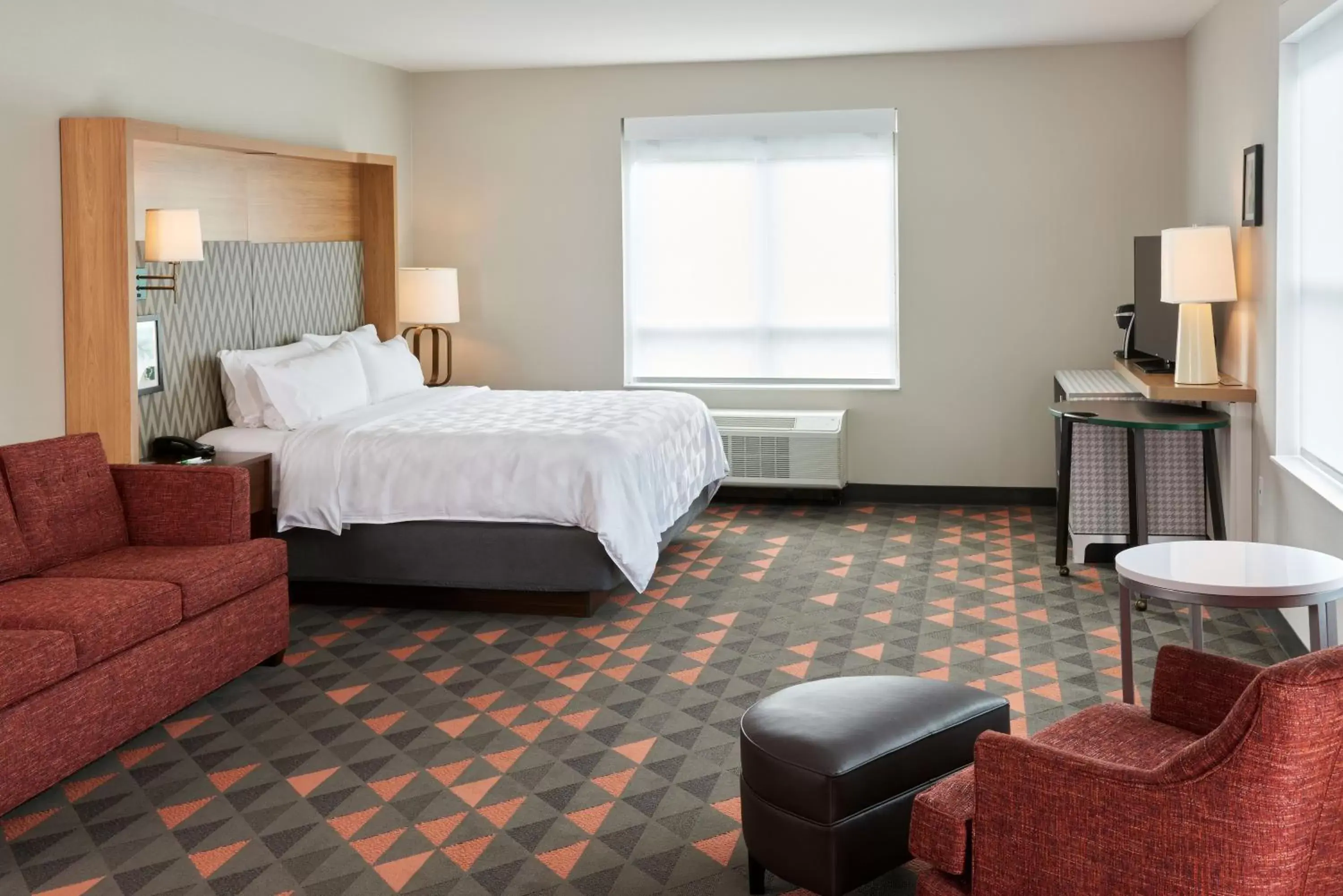 Photo of the whole room, Bed in Holiday Inn & Suites Philadelphia W - Drexel Hill, an IHG Hotel