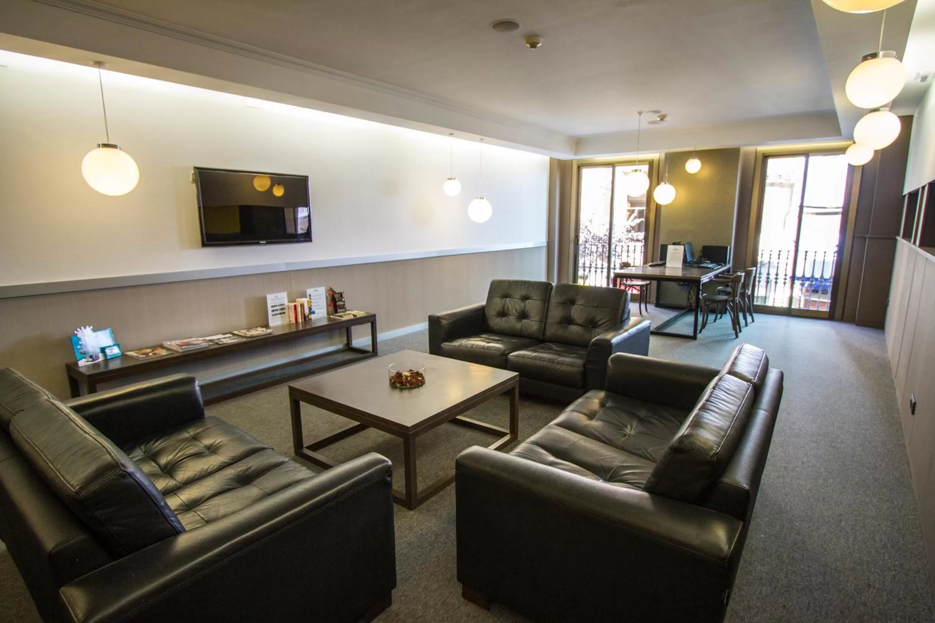 Communal lounge/ TV room in Moderno