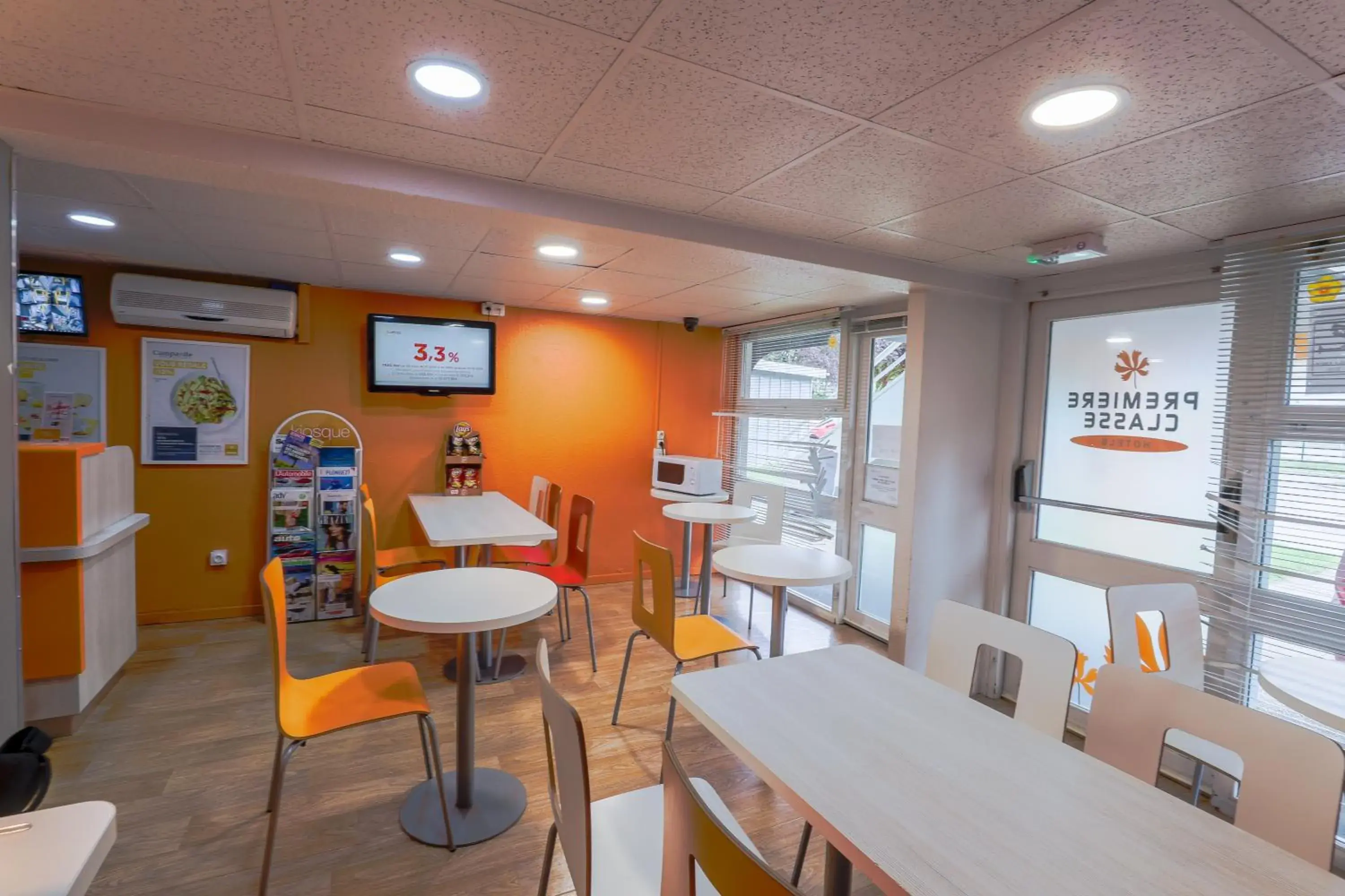 Restaurant/Places to Eat in Premiere Classe St Quentin