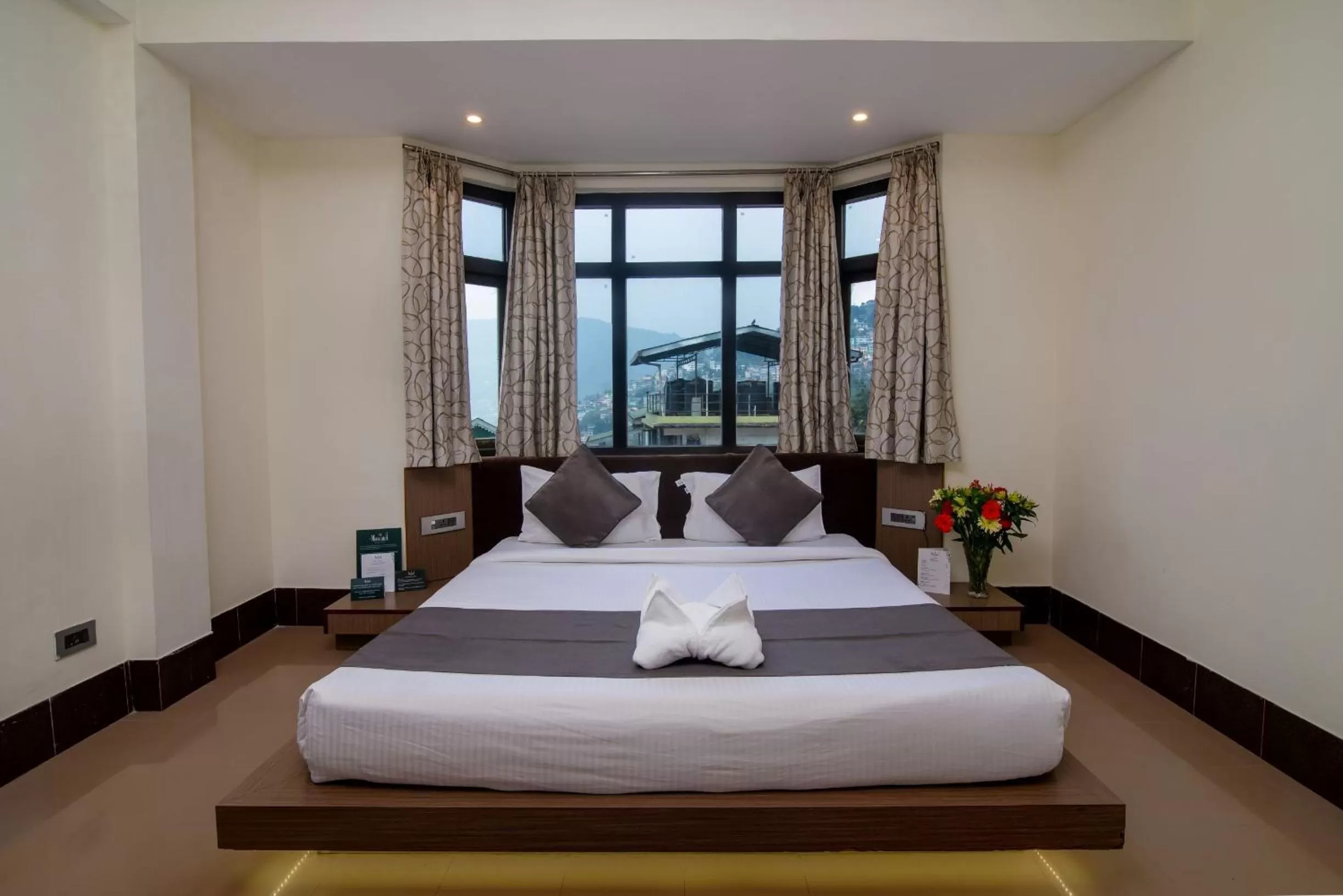 Bed in Muscatel Yavachi - 400 Mts from MG Marg