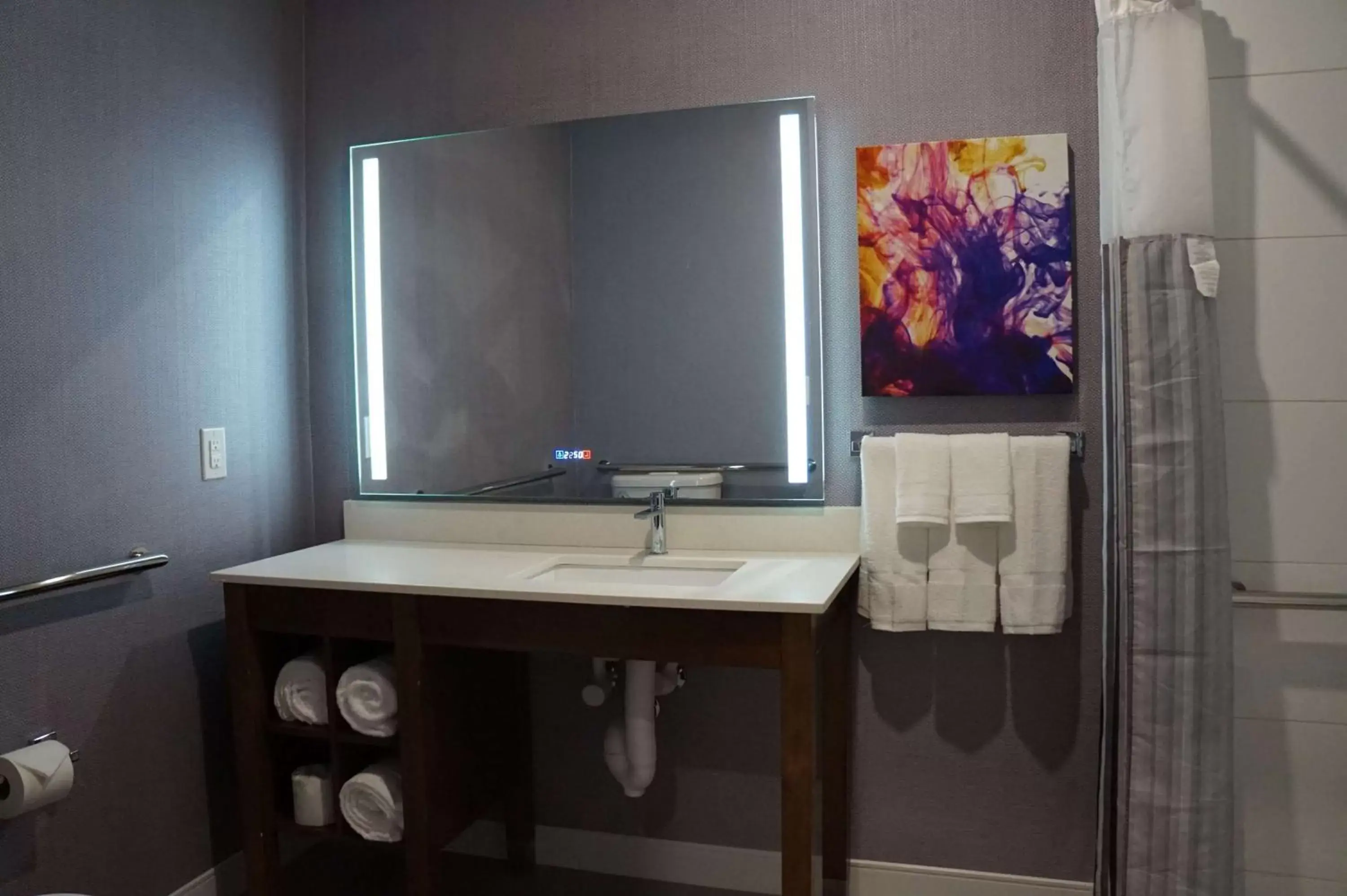 Bathroom in La Quinta Inn & Suites by Wyndham Lewisville