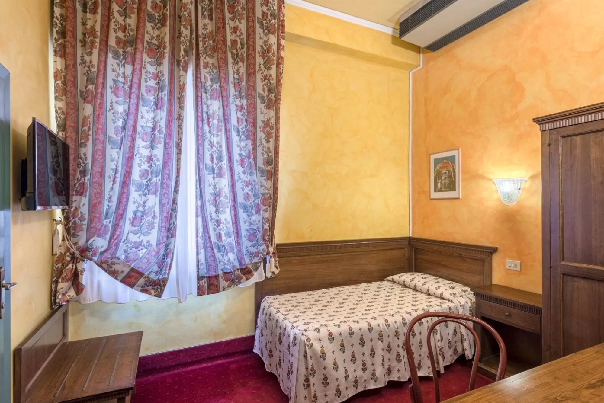 Bed in Hotel Minerva Palace